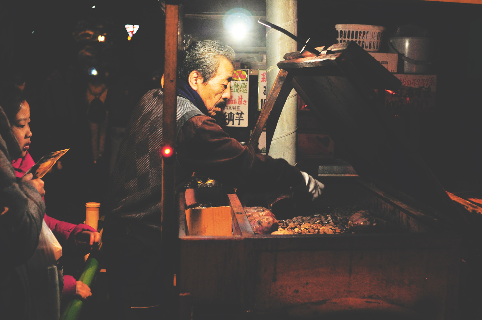 Nikon D90 + AF Nikkor 28mm f/2.8 sample photo. Baked potatoes photography