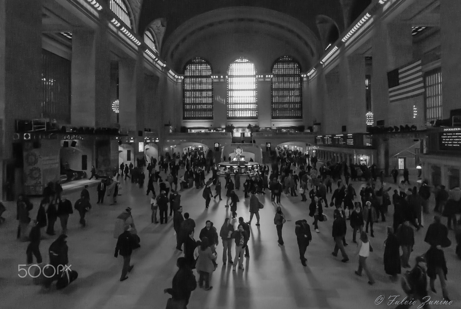 Sigma 12-24mm F4.5-5.6 EX DG Aspherical HSM sample photo. People ny central station photography