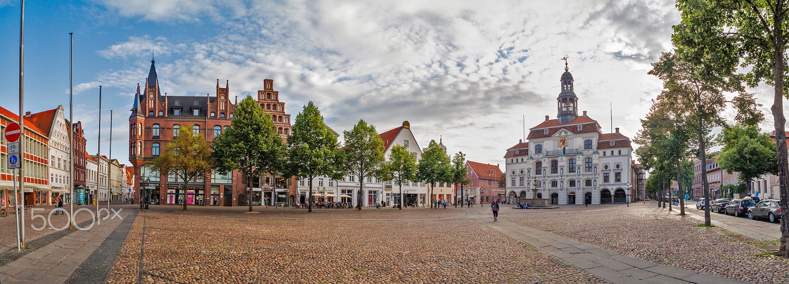 Sigma 17-70mm F2.8-4 DC Macro OS HSM sample photo. Town square, lüneburg photography