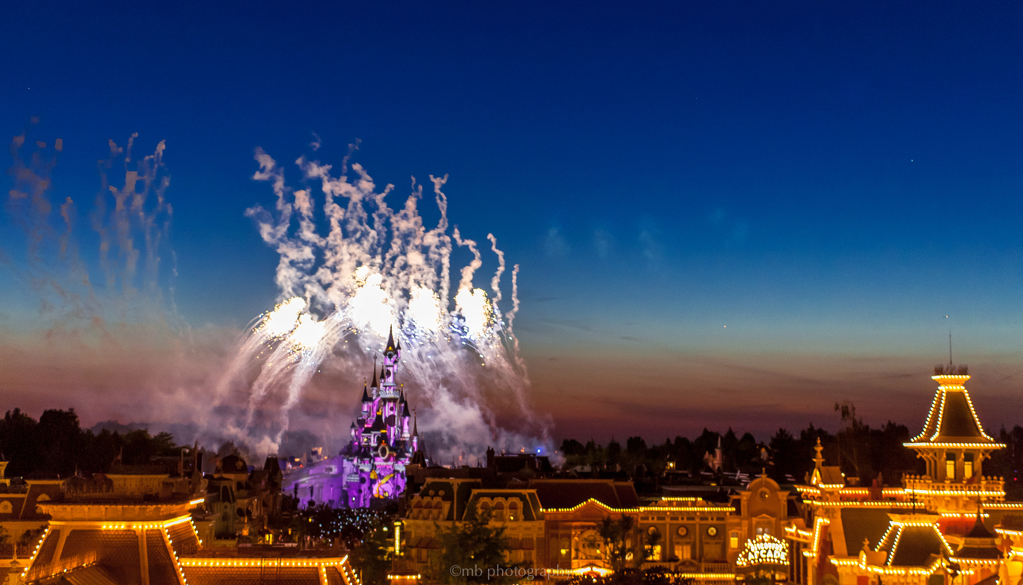Canon EOS 5D + Sigma 24-70mm F2.8 EX DG Macro sample photo. Fireworks disney photography