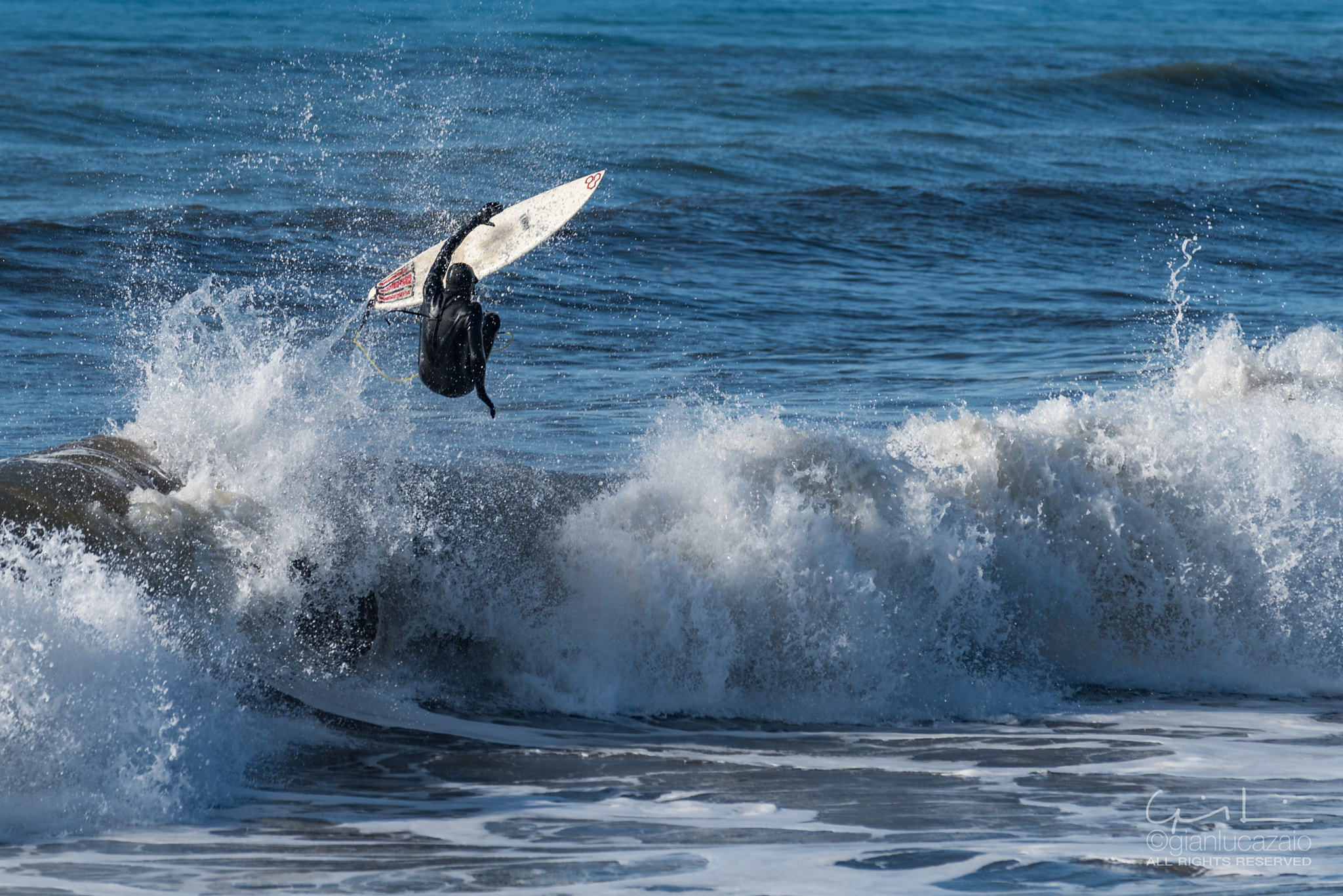 AF-S Zoom-Nikkor 80-200mm f/2.8D IF-ED sample photo. Wave 1 - surfer 0 photography