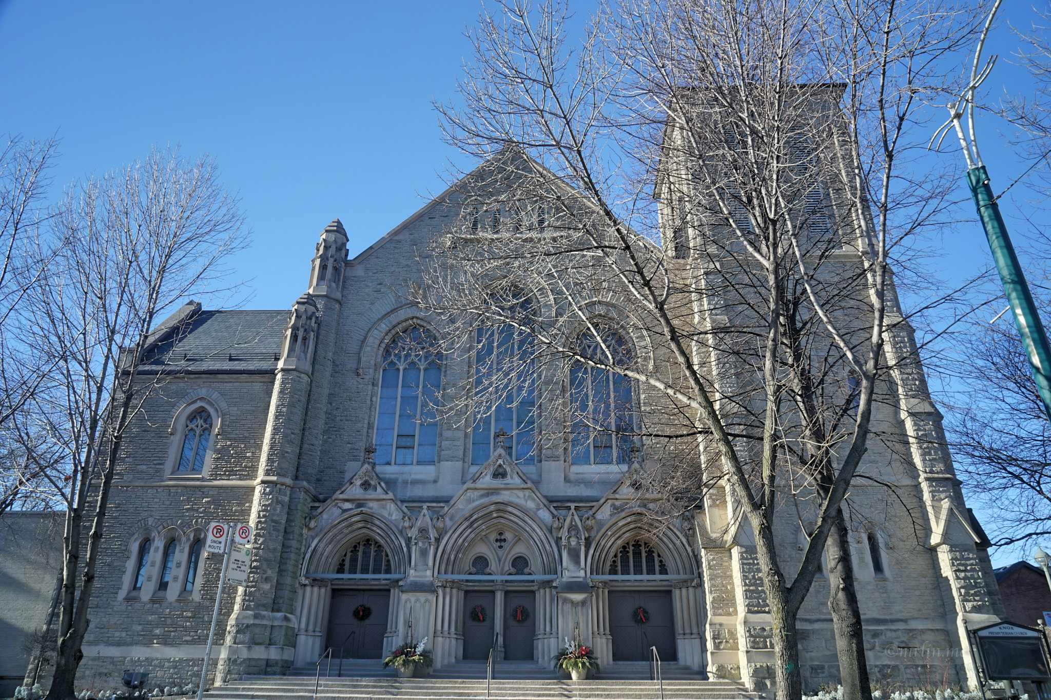 Sony a7 + Sony Vario Tessar T* FE 24-70mm F4 ZA OSS sample photo. Knox presbyterian church in winter photography