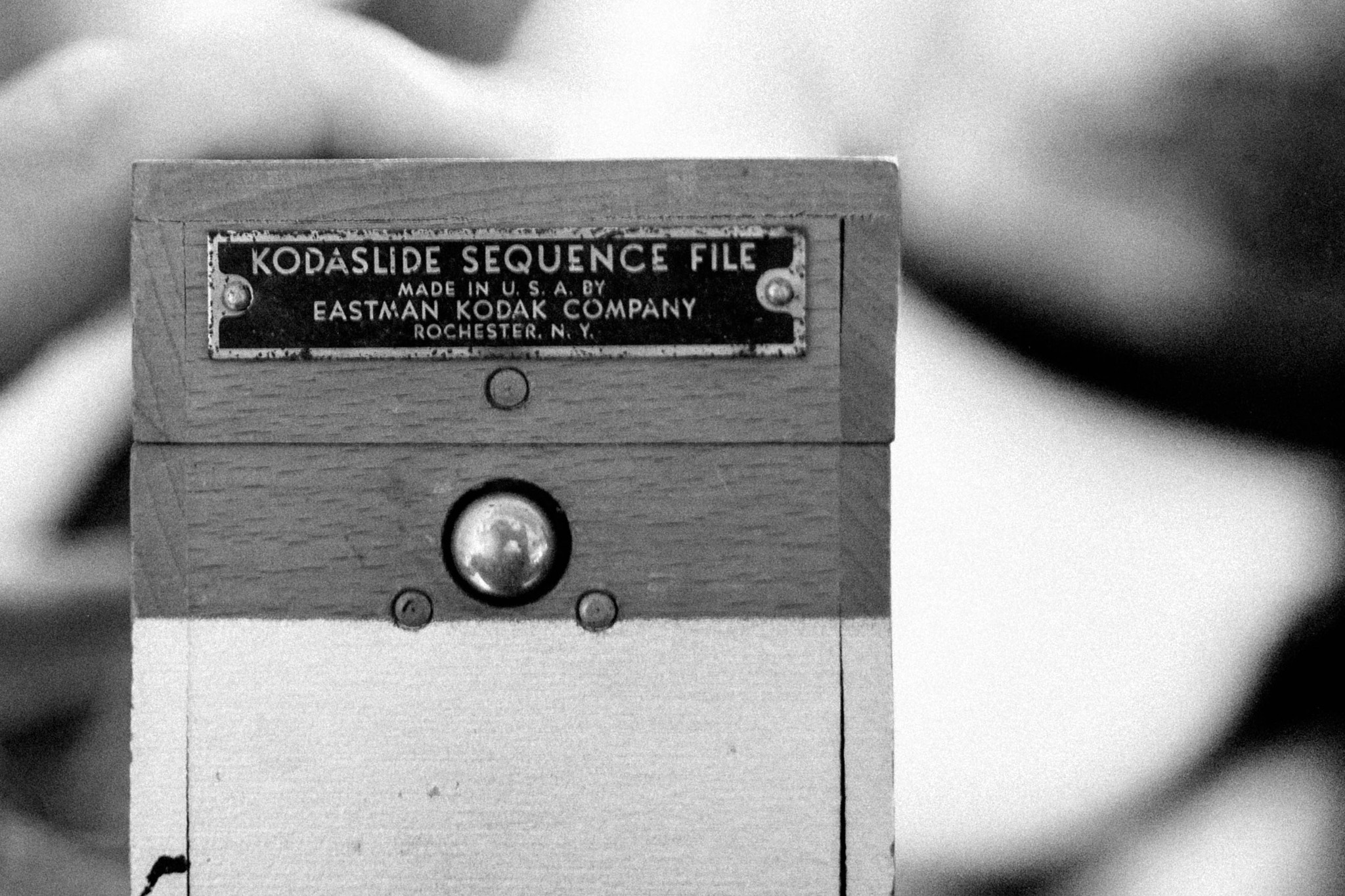 Fujifilm X-E1 + ZEISS Touit 32mm F1.8 sample photo. 1950's kodaslide wood box photography