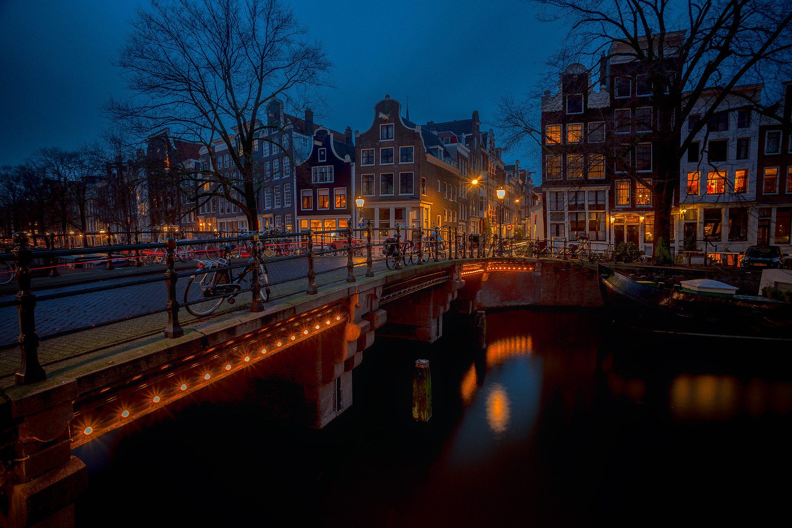 Nikon D610 + AF Nikkor 18mm f/2.8D sample photo. Amsterdam night photography