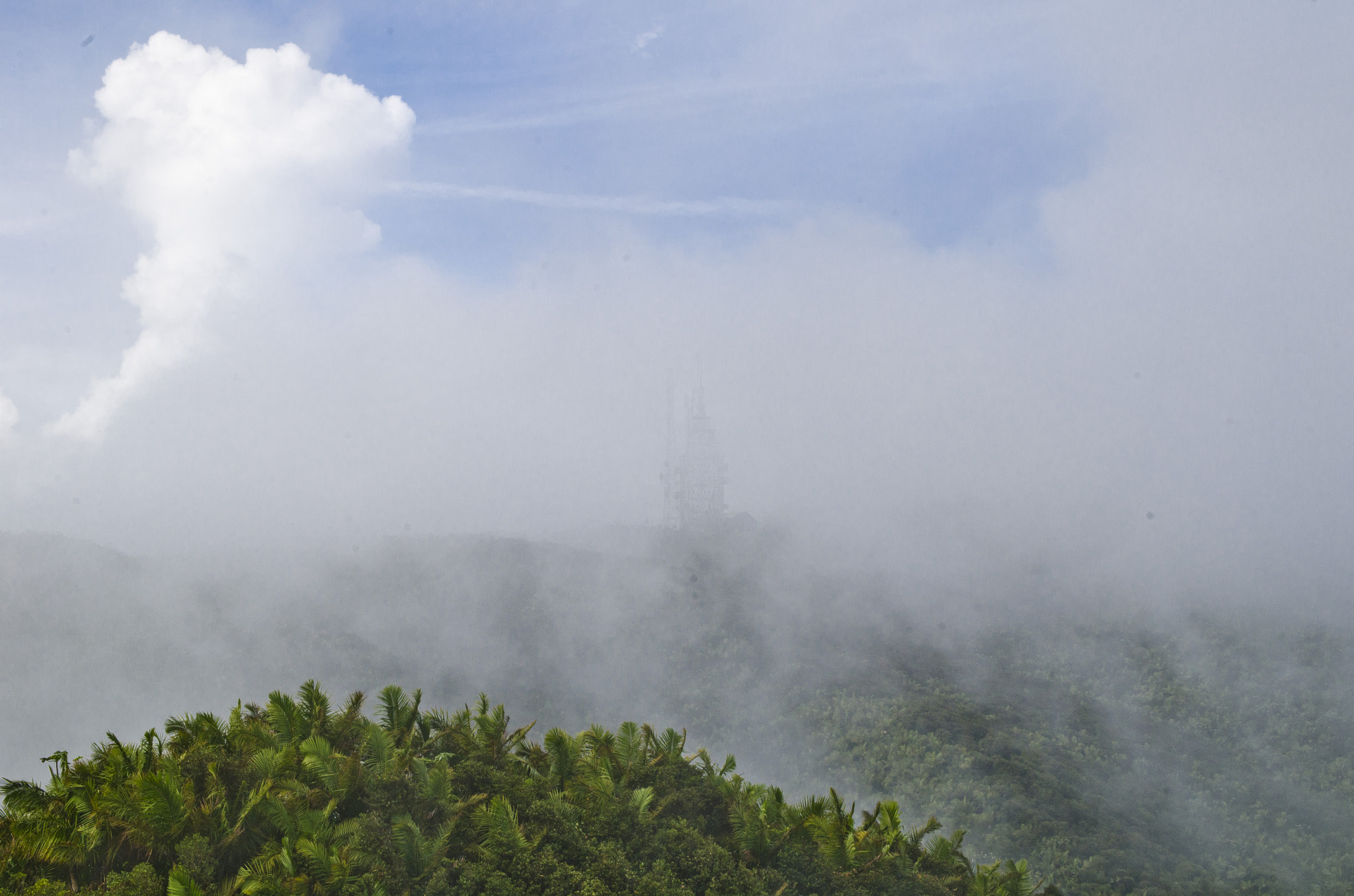 Pentax smc DA 17-70mm F4.0 AL (IF) SDM sample photo. El yunque + fog photography