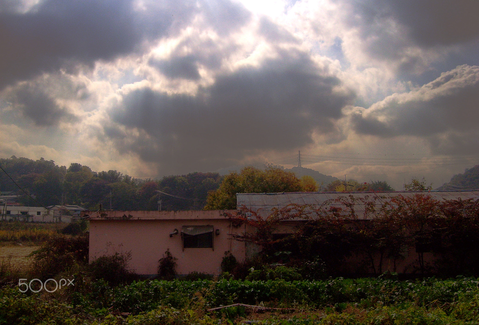 Samsung Digimax L60 sample photo. The village trapped in the clouds photography