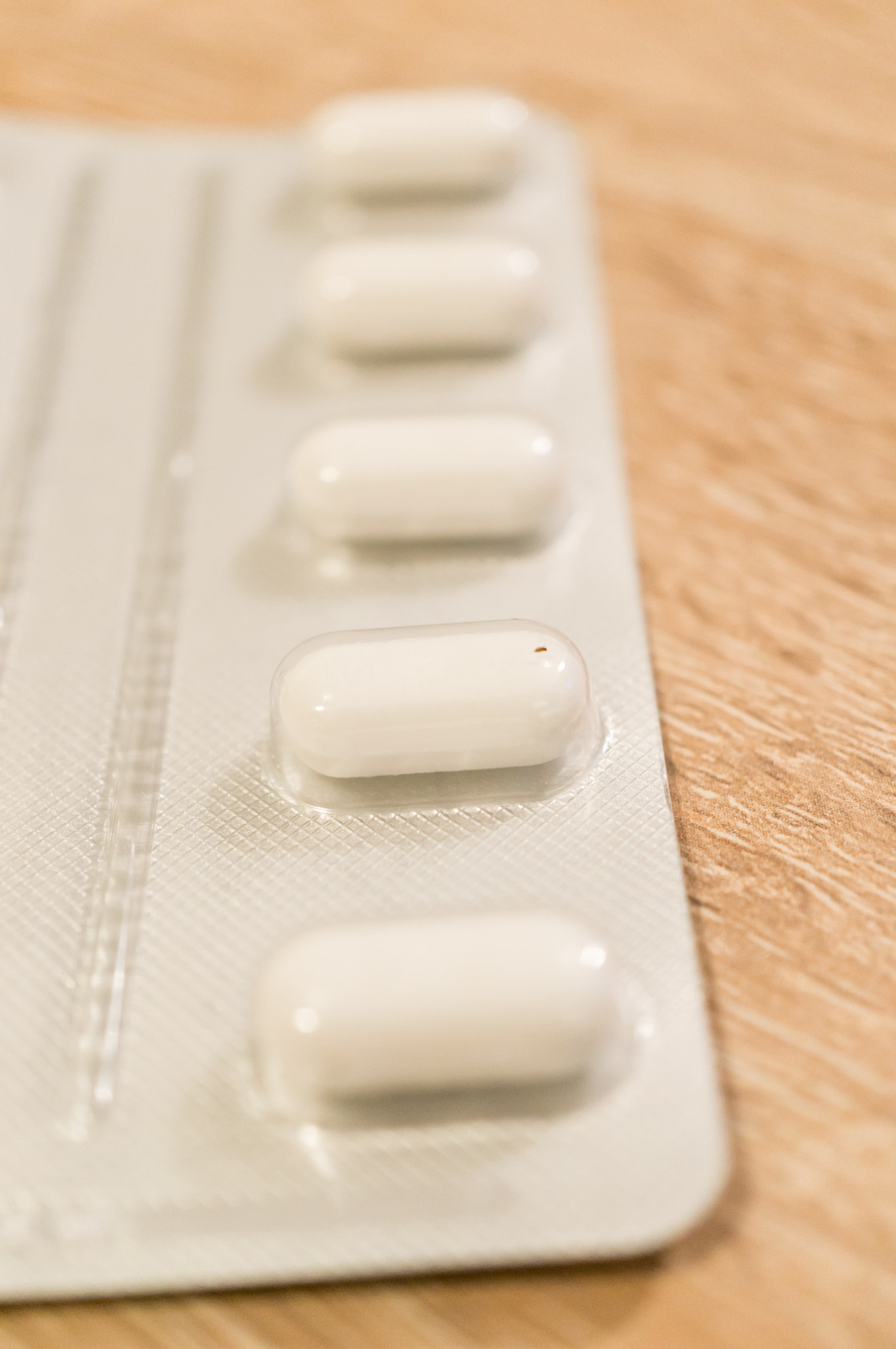 Sony Alpha NEX-6 + Sony E 30mm F3.5 Macro sample photo. White pills photography