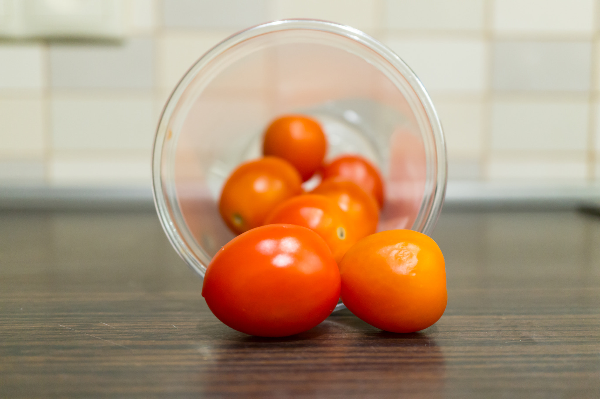 Sony Alpha NEX-6 + Sony E 30mm F3.5 Macro sample photo. Cocktail tomatoes photography