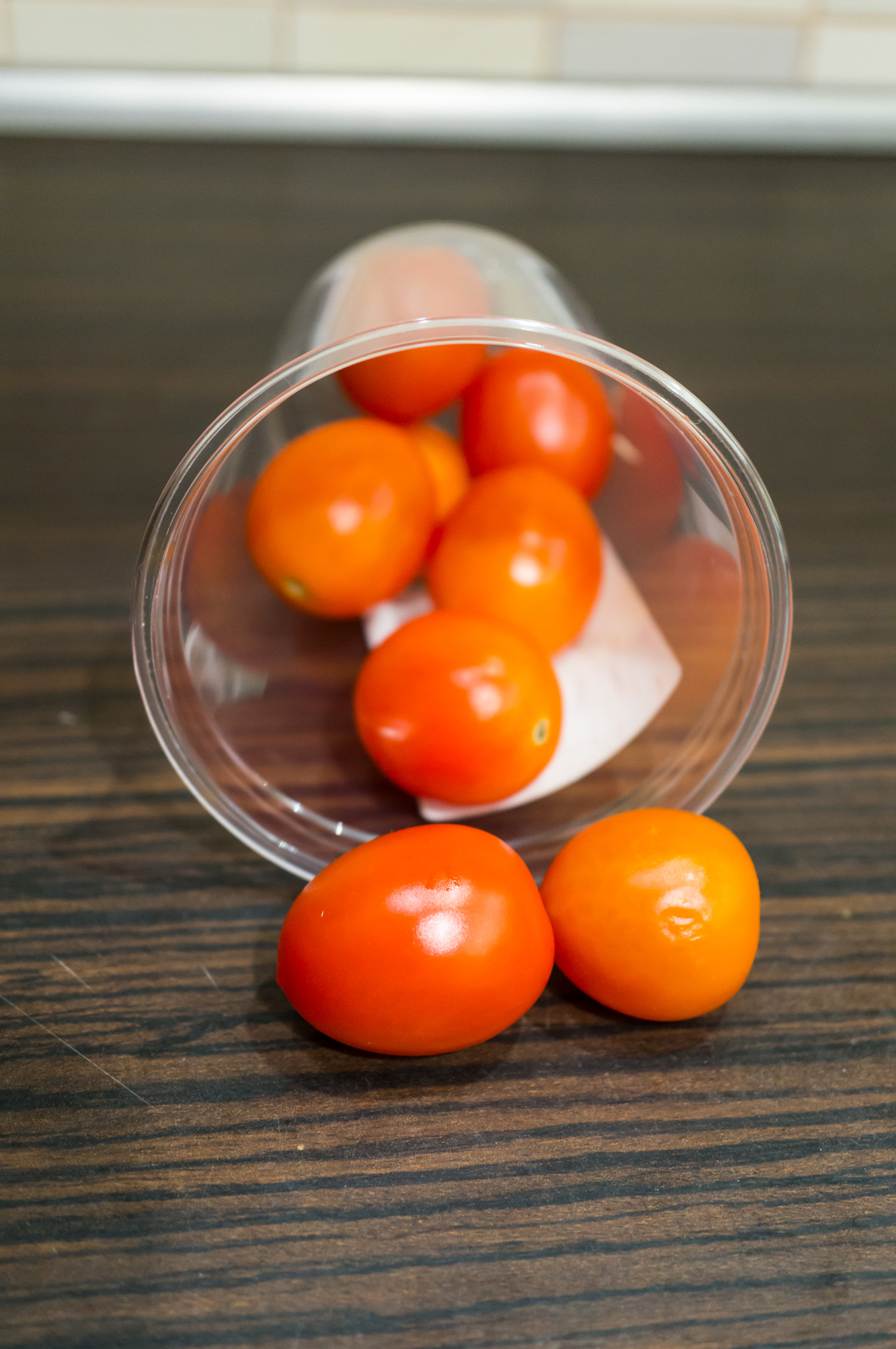 Sony Alpha NEX-6 + Sony E 30mm F3.5 Macro sample photo. Cocktail tomatoes photography