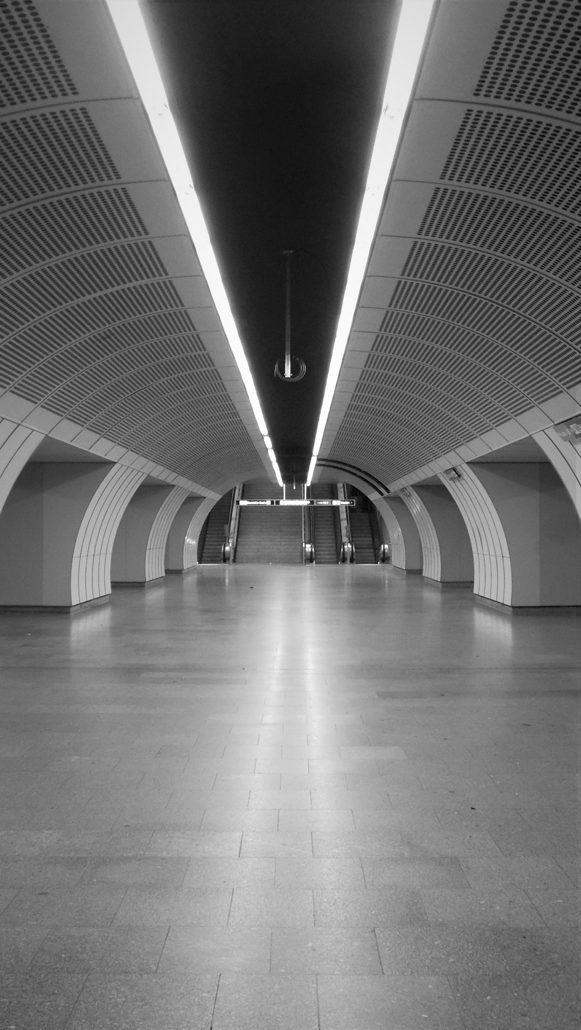 Nikon Coolpix L26 sample photo. The subway platform photography