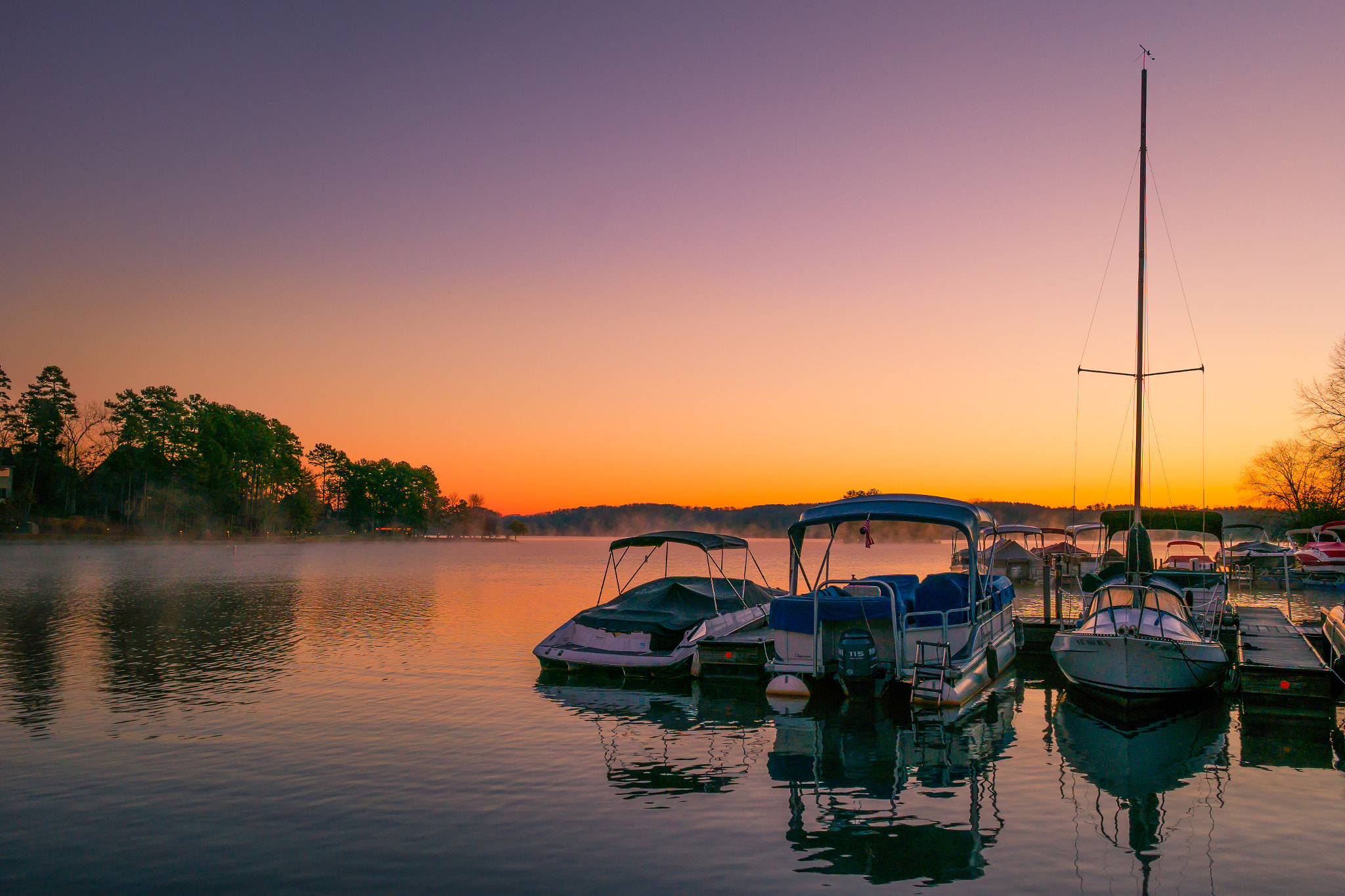 Samsung NX30 + Samsung NX 20mm F2.8 Pancake sample photo. Pre-sunrise over keowee key marina photography