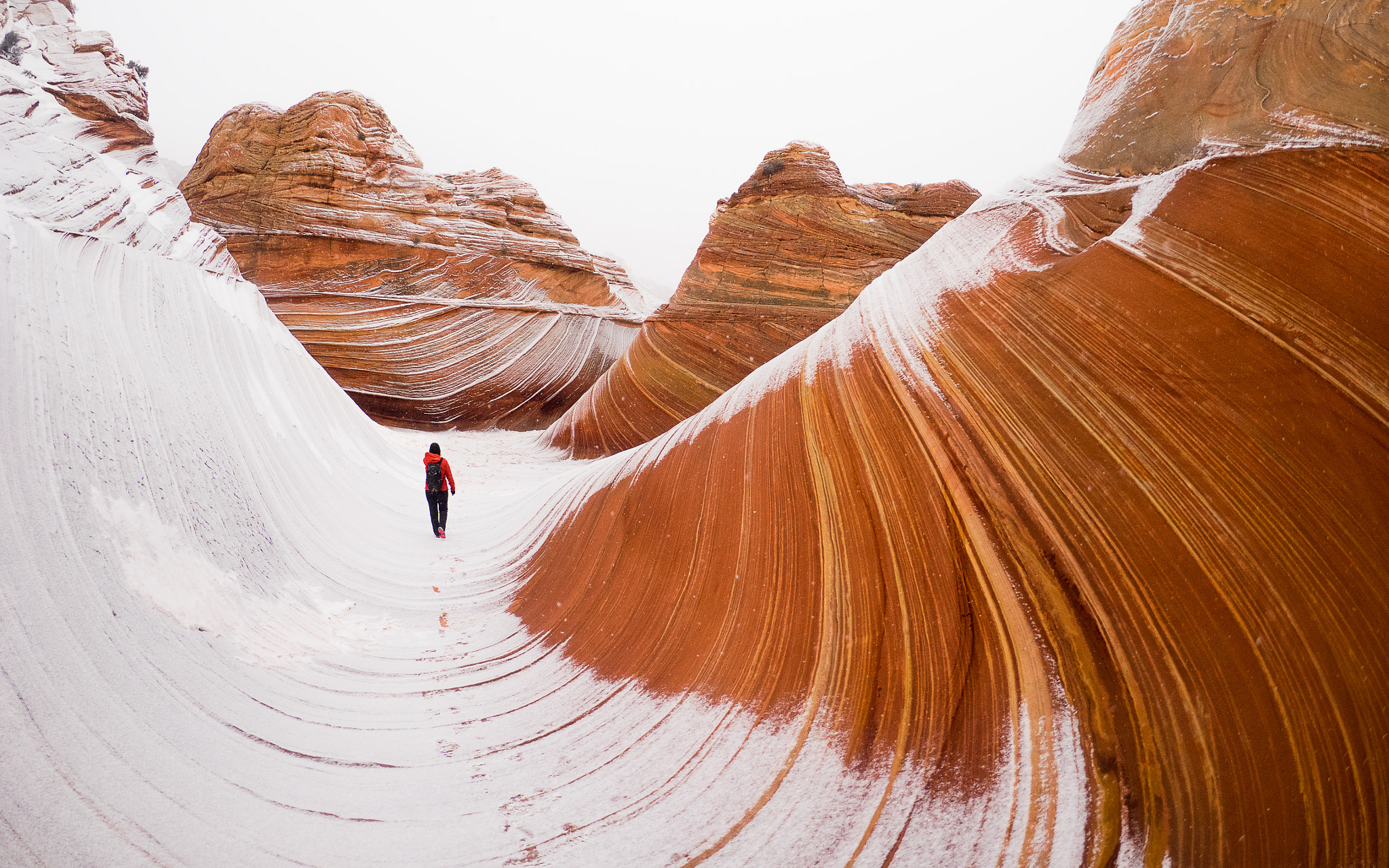 Olympus OM-D E-M1 + LUMIX G FISHEYE 8/F3.5 sample photo. Hiking the wave in winter photography