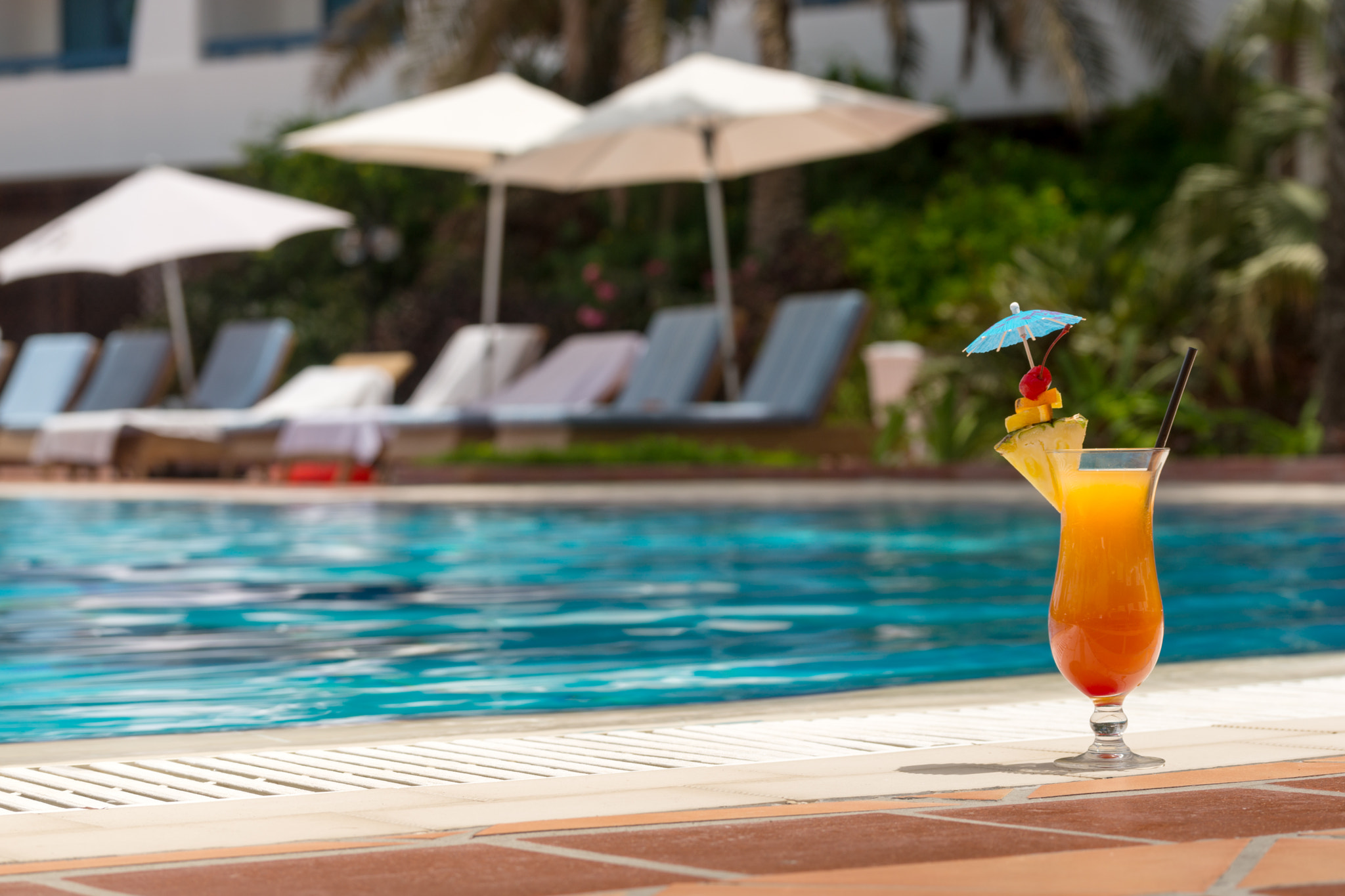 Sony 70-300mm F4.5-5.6 G SSM sample photo. Beach cocktail photography