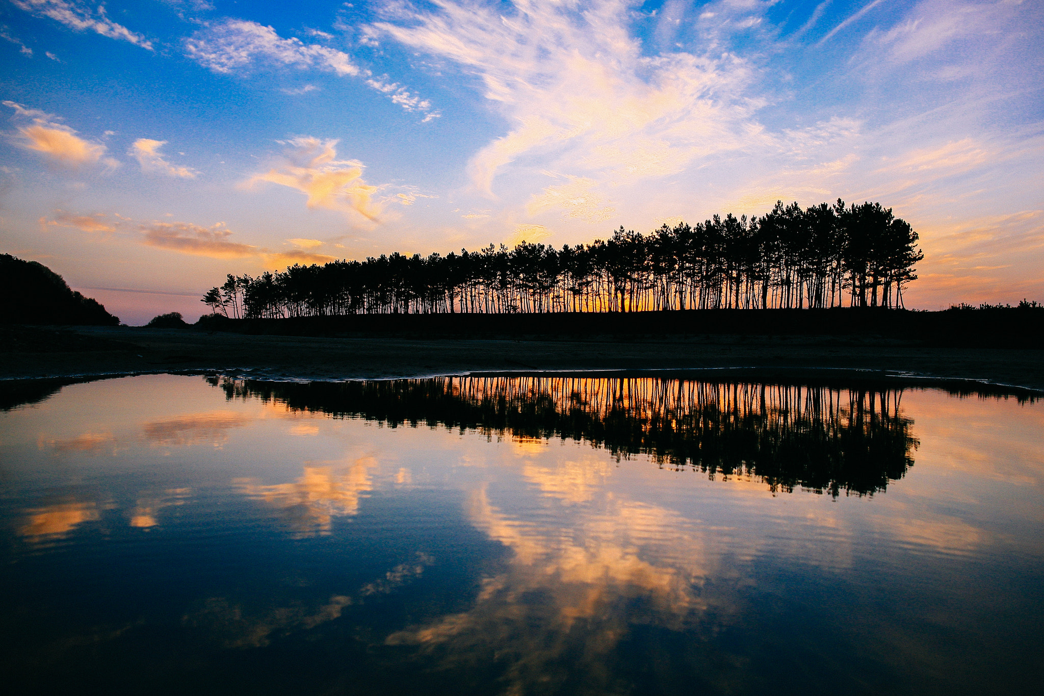 Canon EOS 5D + Canon EF 24mm F1.4L II USM sample photo. Reflection photography