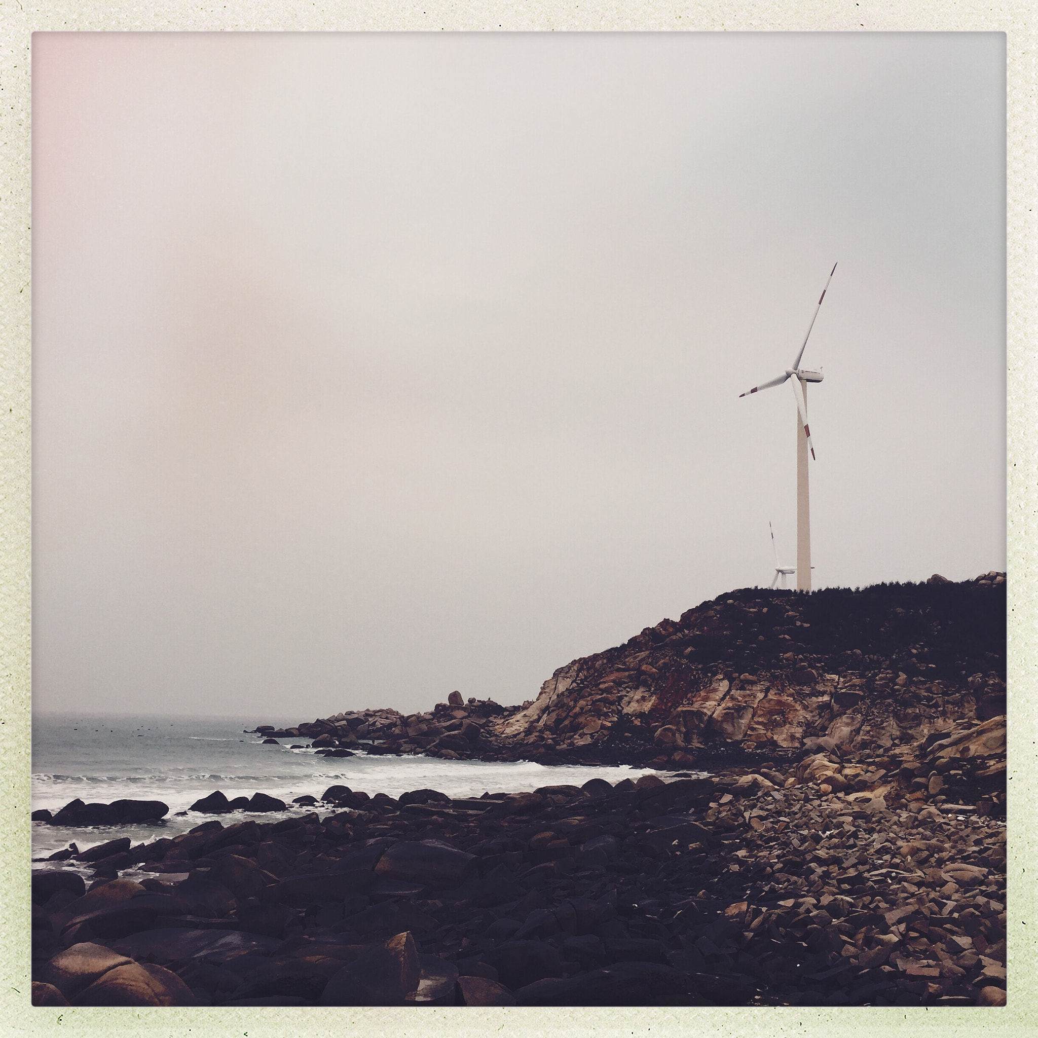 Hipstamatic 305 sample photo. 大海与灯塔 photography