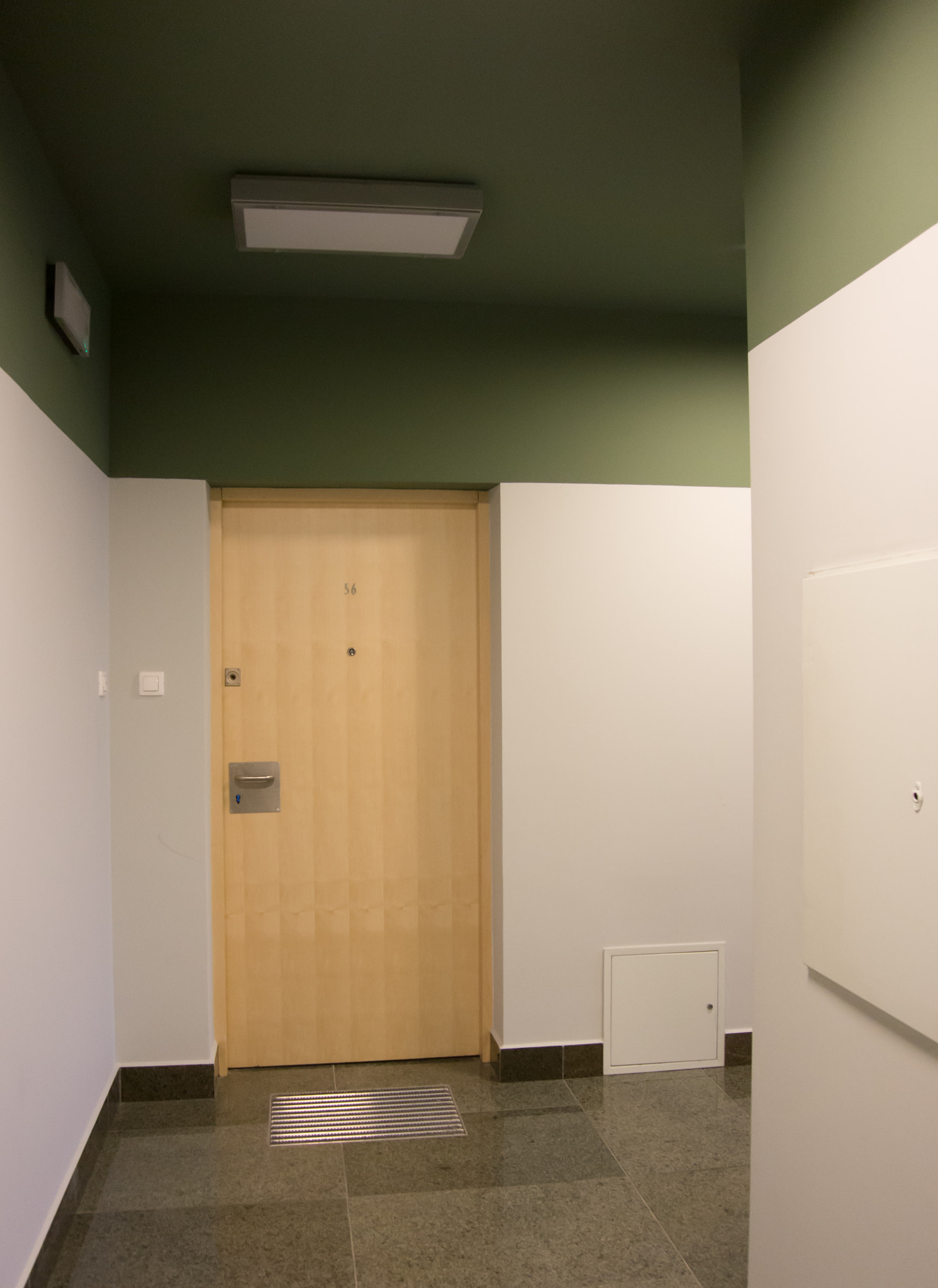 Sony E 16-50mm F3.5-5.6 PZ OSS sample photo. Closed door photography