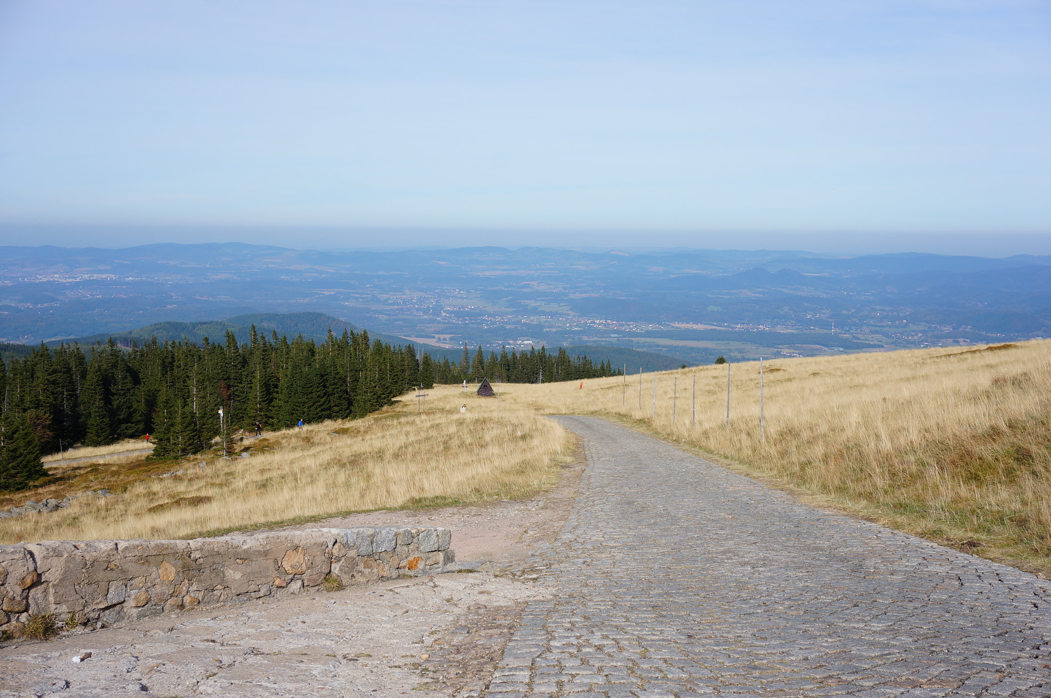 Sony E 16-50mm F3.5-5.6 PZ OSS sample photo. Mountain path photography
