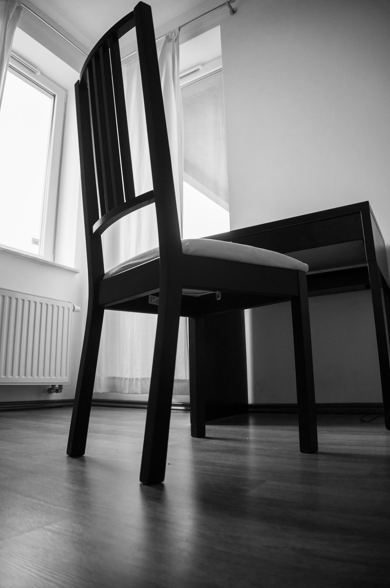 Sony E 16-50mm F3.5-5.6 PZ OSS sample photo. Wooden chair photography