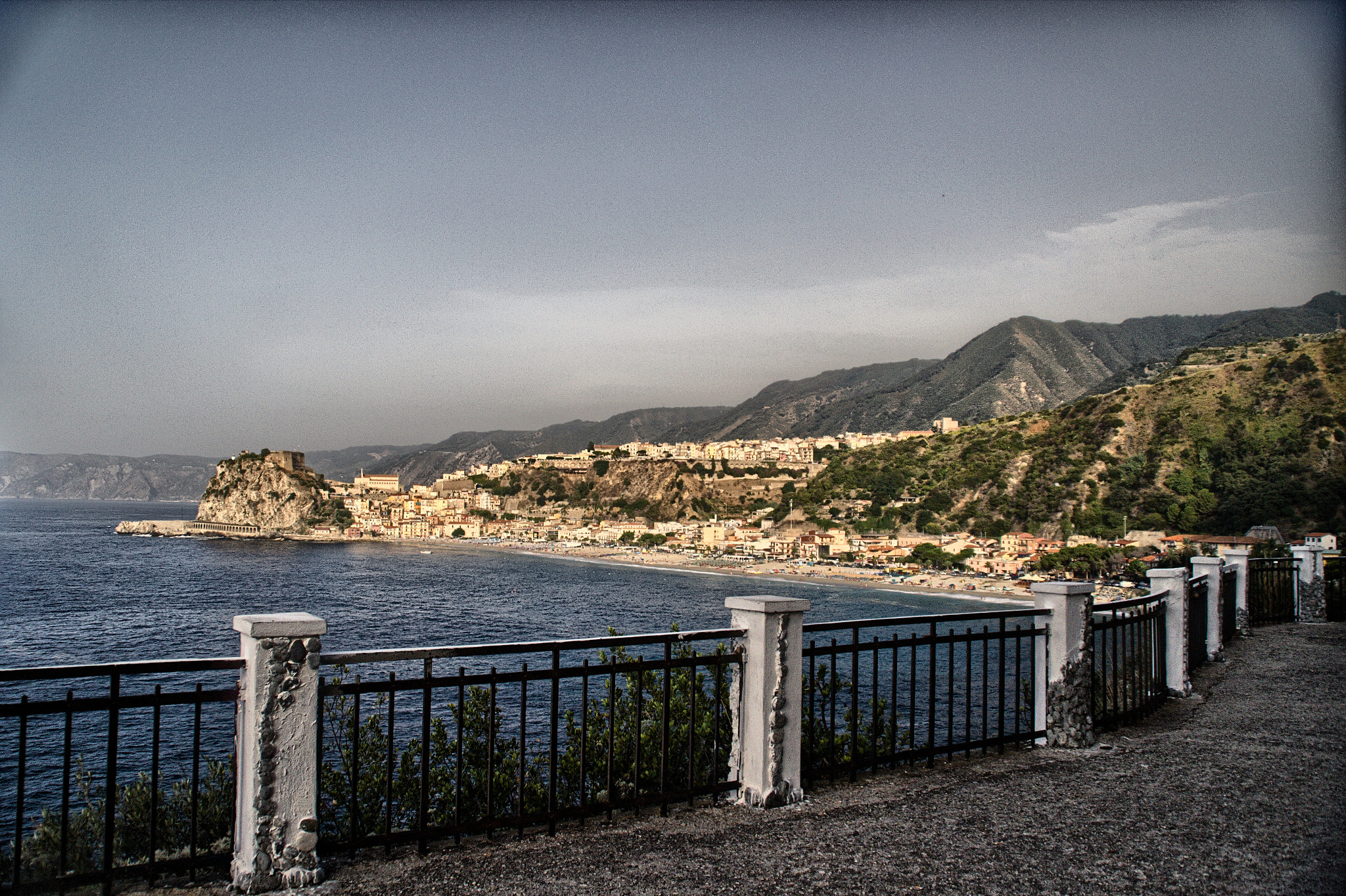 18.0 - 200.0 mm sample photo. Hdr photography