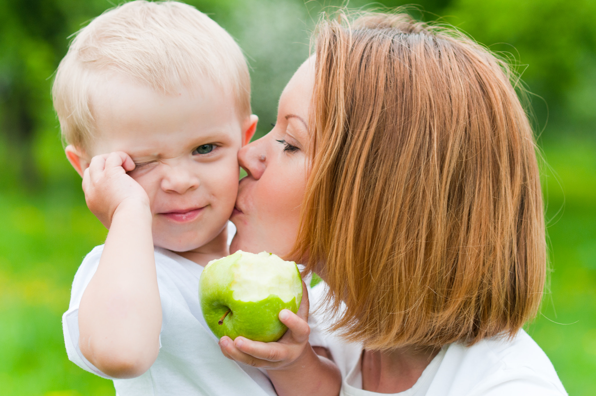 Nikon D300S + Nikon AF Nikkor 85mm F1.8D sample photo. Mothers and son photography