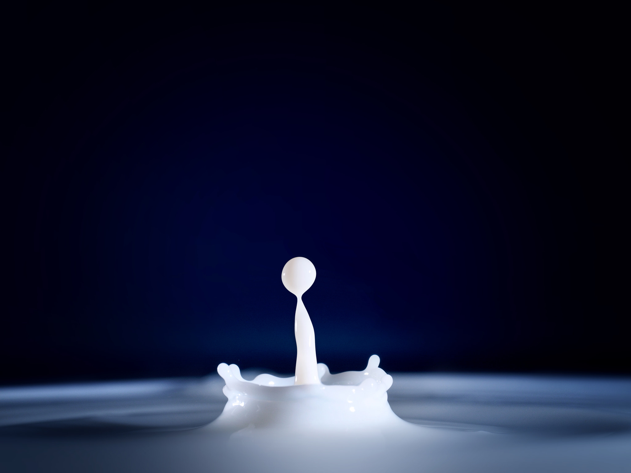 Panasonic Leica DG Macro-Elmarit 45mm F2.8 ASPH OIS sample photo. Milk and drops photography