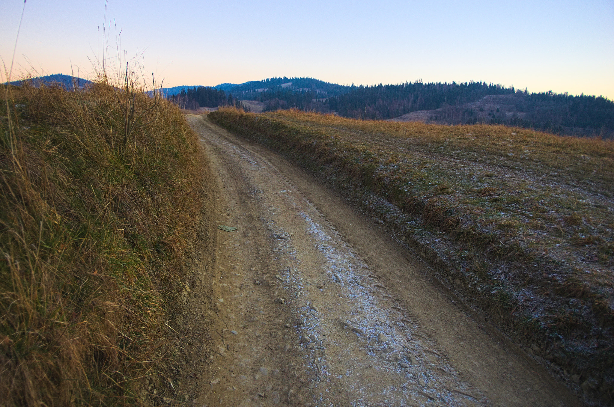 Pentax smc DA 15mm F4 ED AL Limited sample photo. Red trail to maciejowa photography