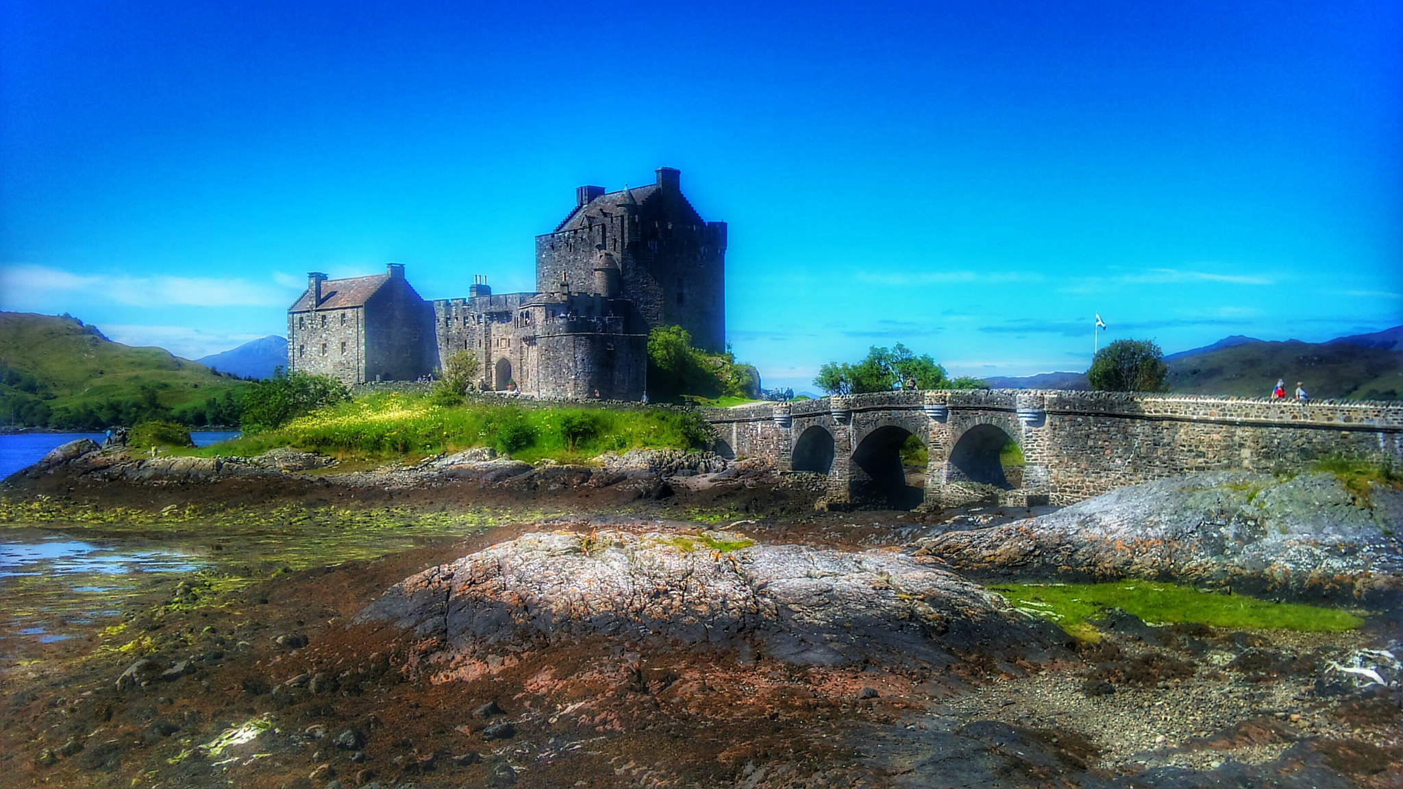 Sony Ericsson U10i sample photo. Eilean donan castle photography