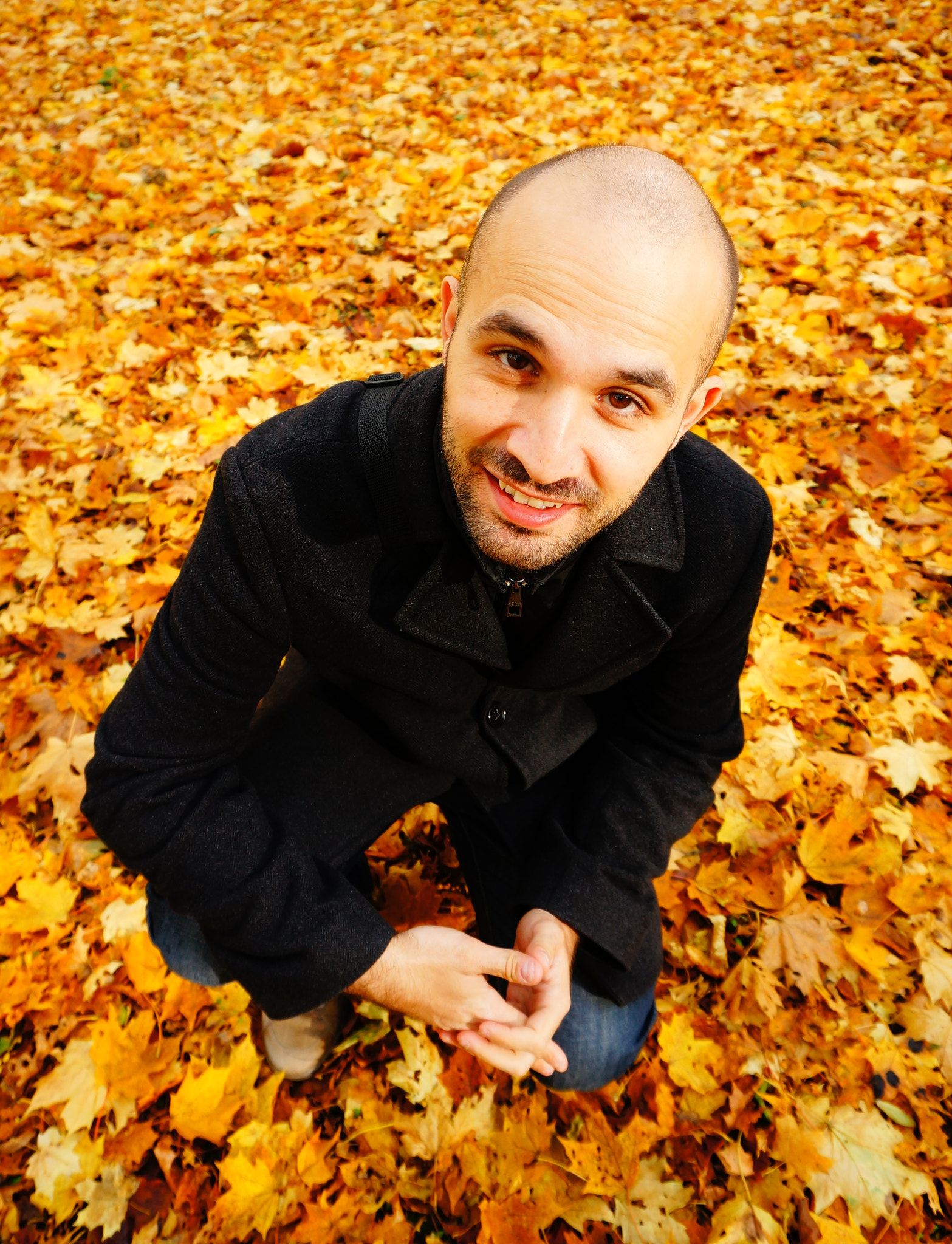 Sony E 16-50mm F3.5-5.6 PZ OSS sample photo. Man stading on many leaves in the autumn season photography