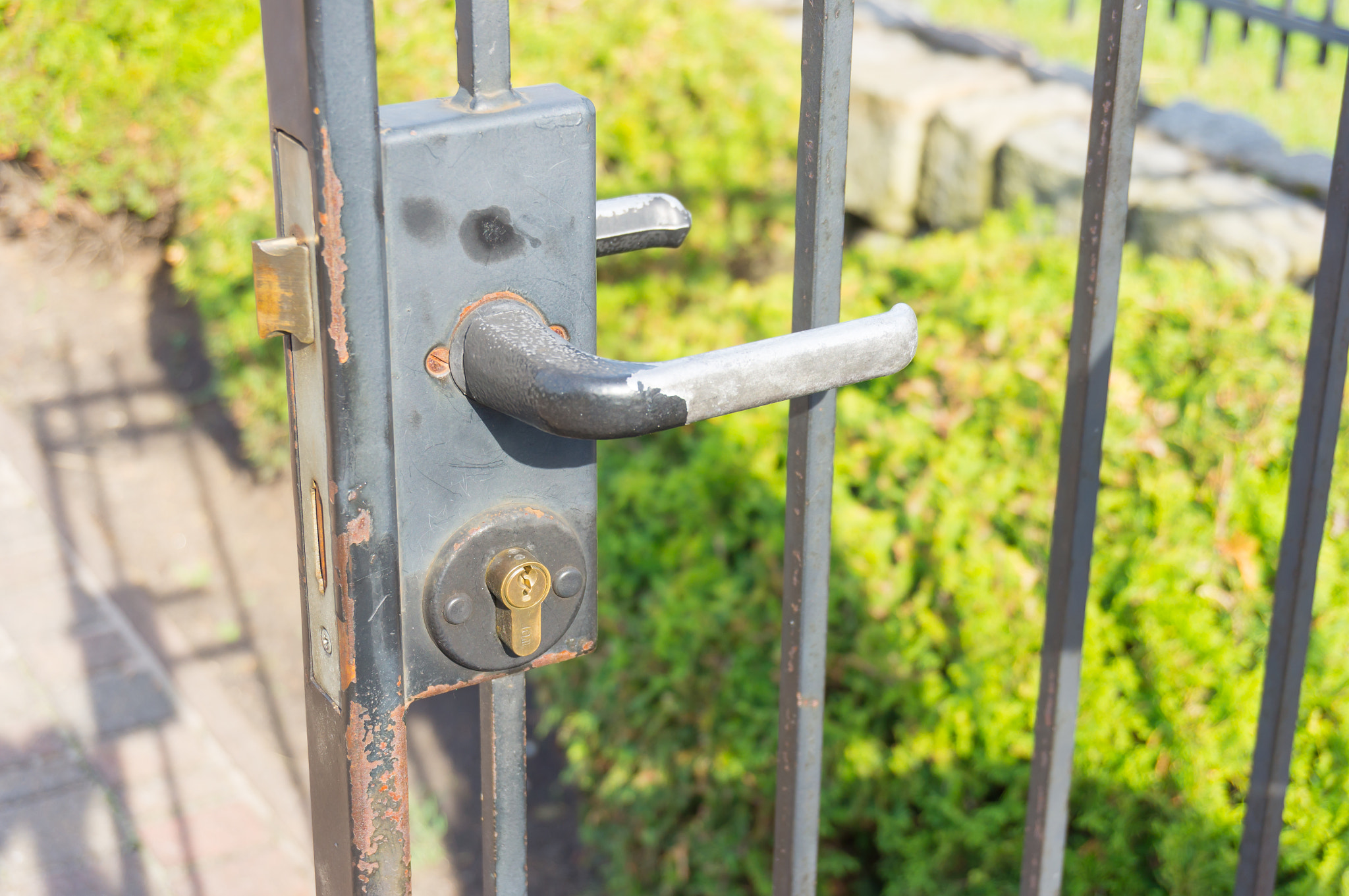 Sony E 16-50mm F3.5-5.6 PZ OSS sample photo. Metal handle photography