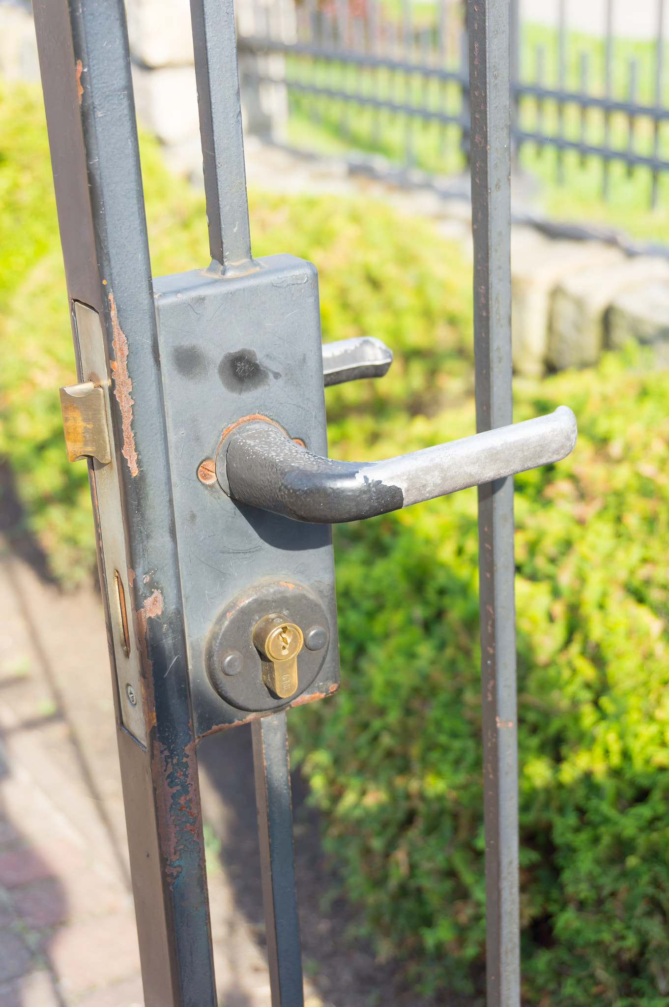 Sony E 16-50mm F3.5-5.6 PZ OSS sample photo. Metal handle photography