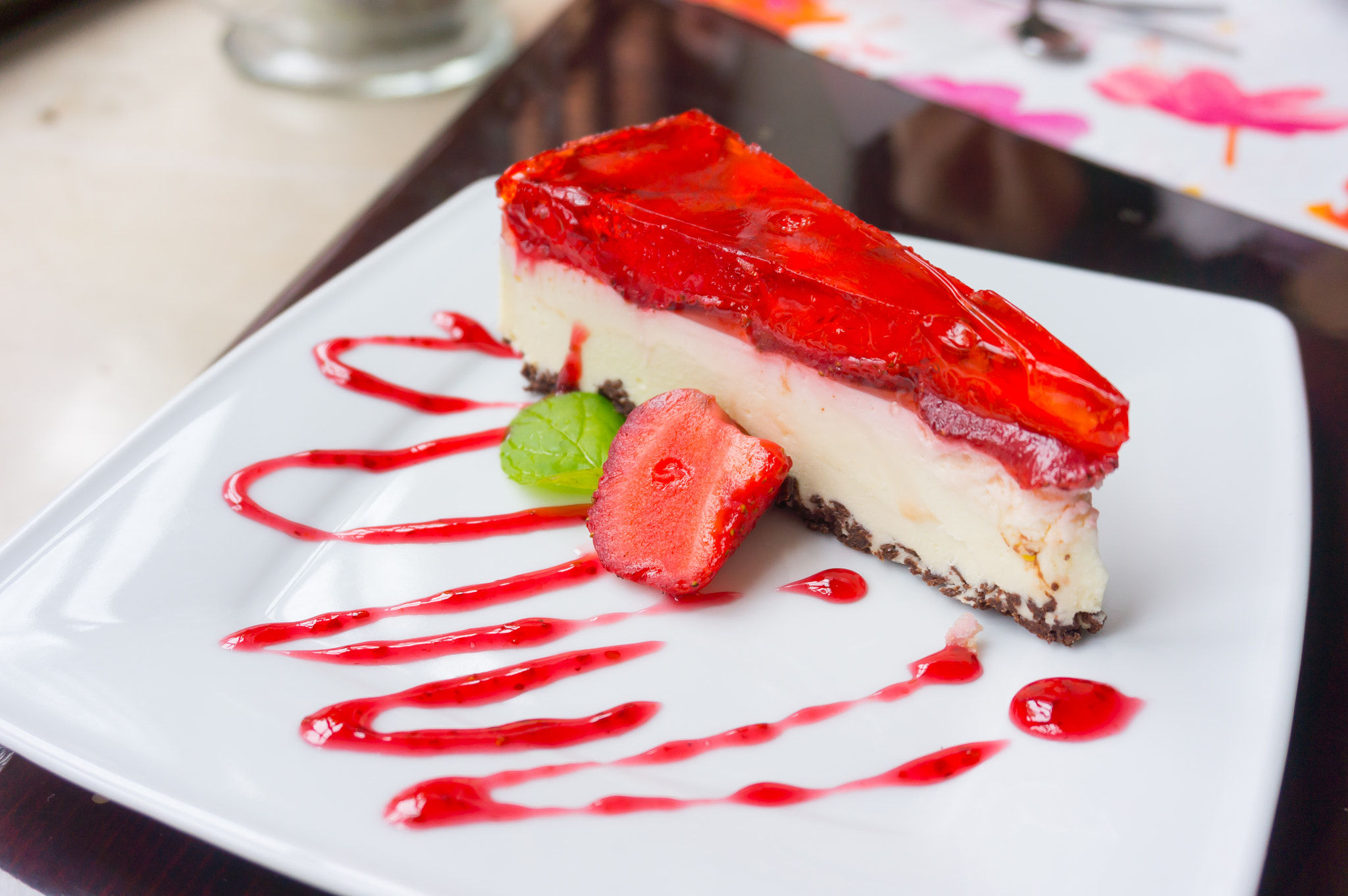 Sony E 16-50mm F3.5-5.6 PZ OSS sample photo. Strawberry cheese cake photography
