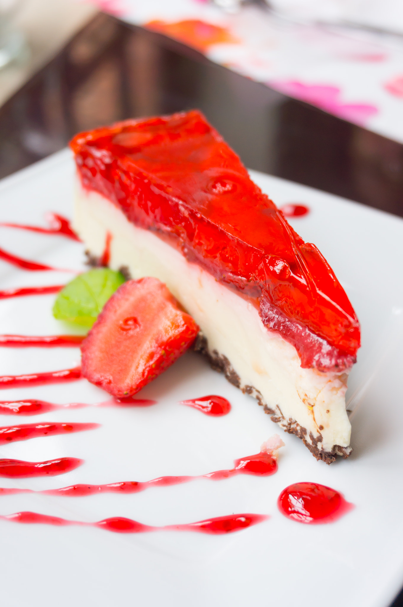 Sony E 16-50mm F3.5-5.6 PZ OSS sample photo. Strawberry cheese cake photography