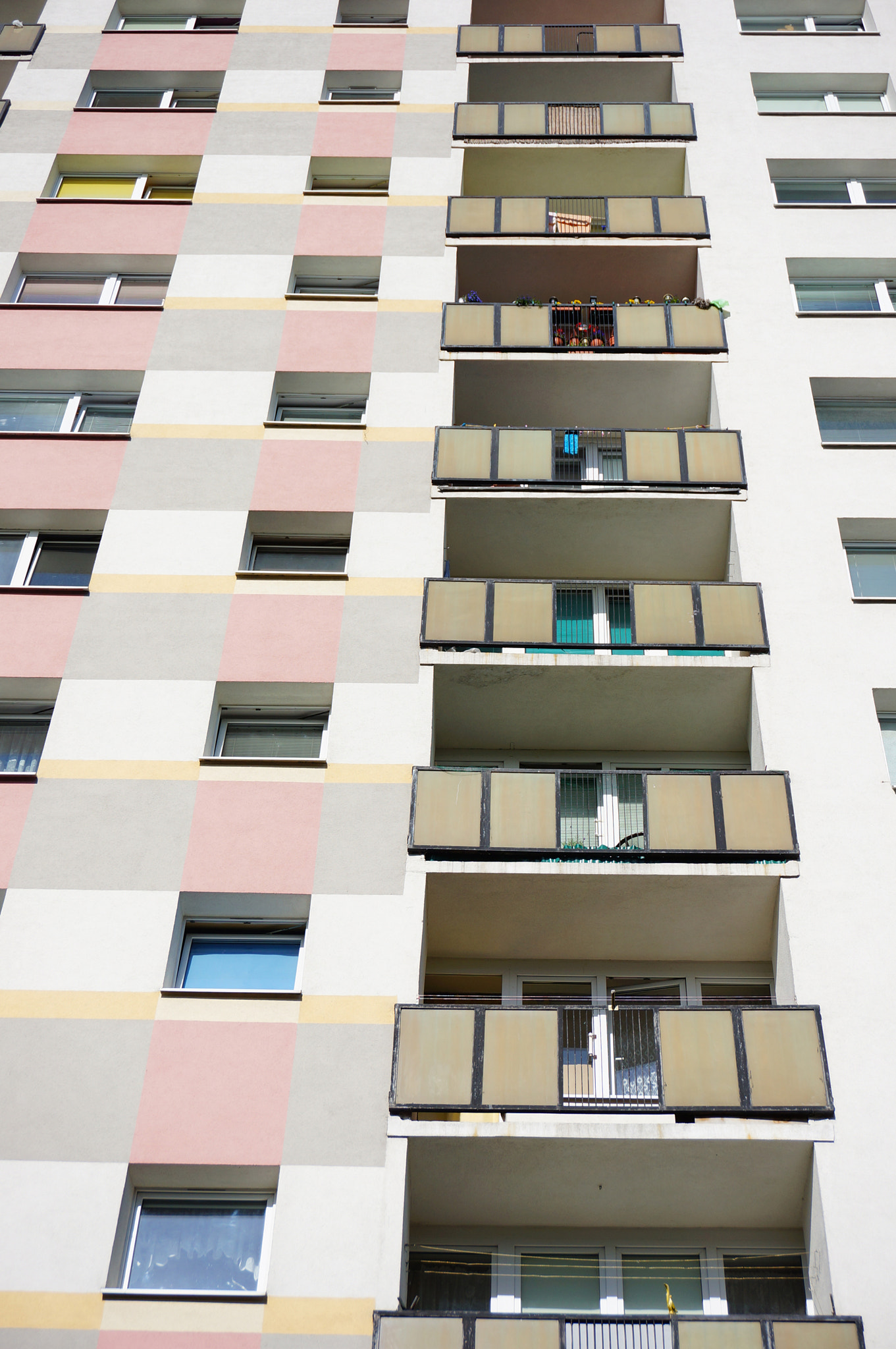 Sony E 16-50mm F3.5-5.6 PZ OSS sample photo. Apartment block photography