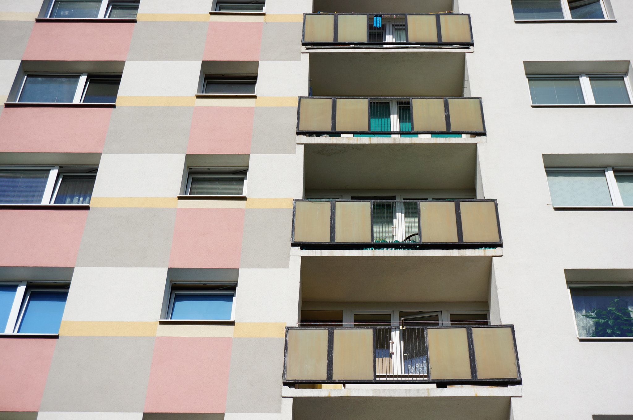 Sony E 16-50mm F3.5-5.6 PZ OSS sample photo. Apartment block photography