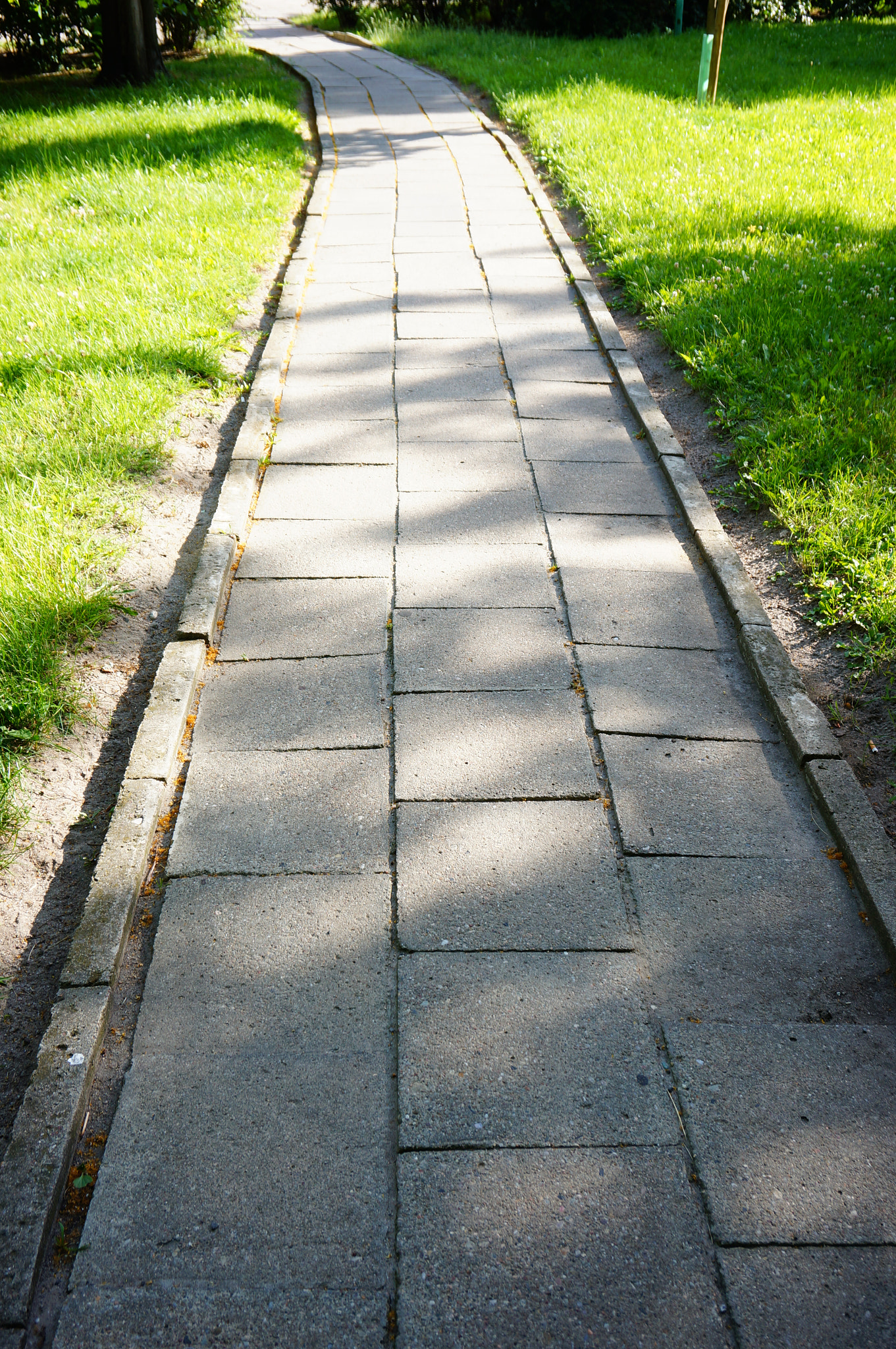 Sony E 16-50mm F3.5-5.6 PZ OSS sample photo. Tiles footpath photography