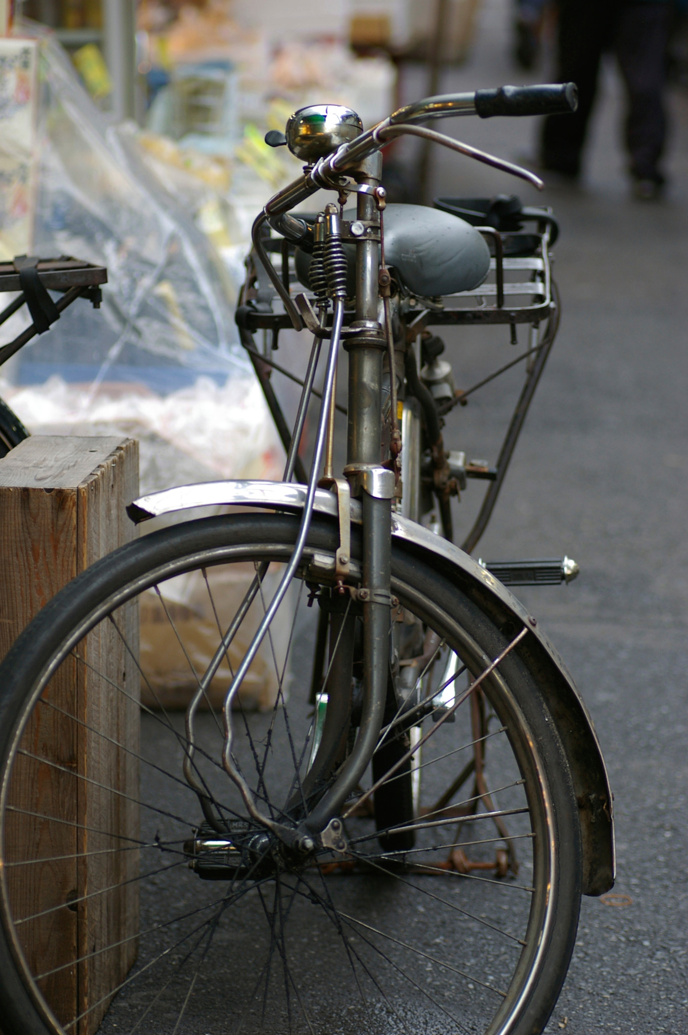Pentax *ist DL + Tamron SP AF 90mm F2.8 Di Macro sample photo. Bike of tsukiji market photography