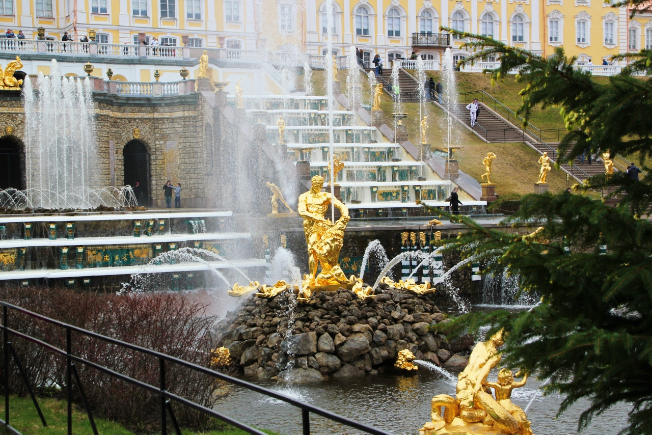 Canon EOS 550D (EOS Rebel T2i / EOS Kiss X4) + Tamron AF 18-270mm F3.5-6.3 Di II VC LD Aspherical (IF) MACRO sample photo. Peterhof fountains 2 photography
