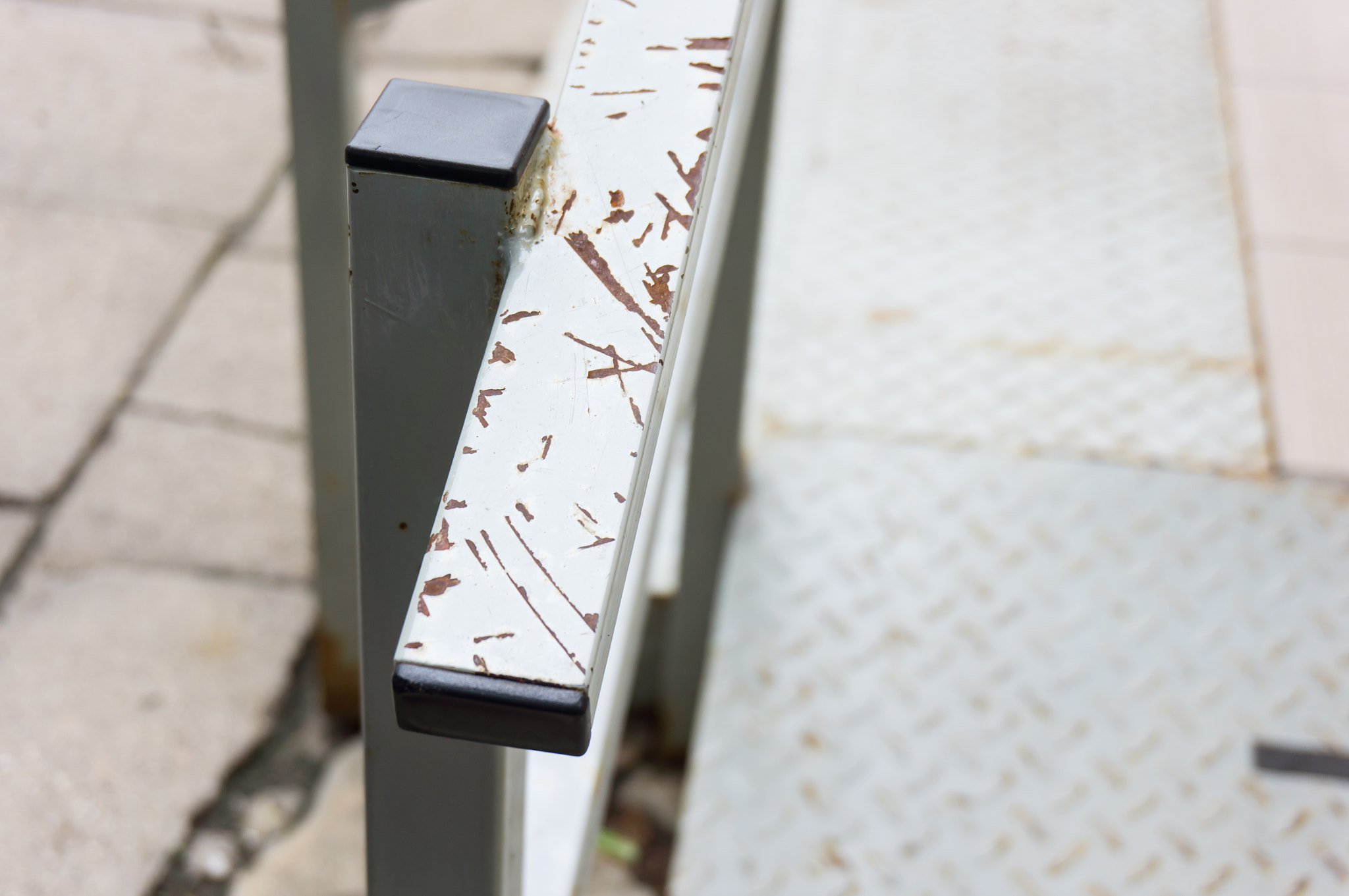 Sony E 16-50mm F3.5-5.6 PZ OSS sample photo. Metal handrail photography