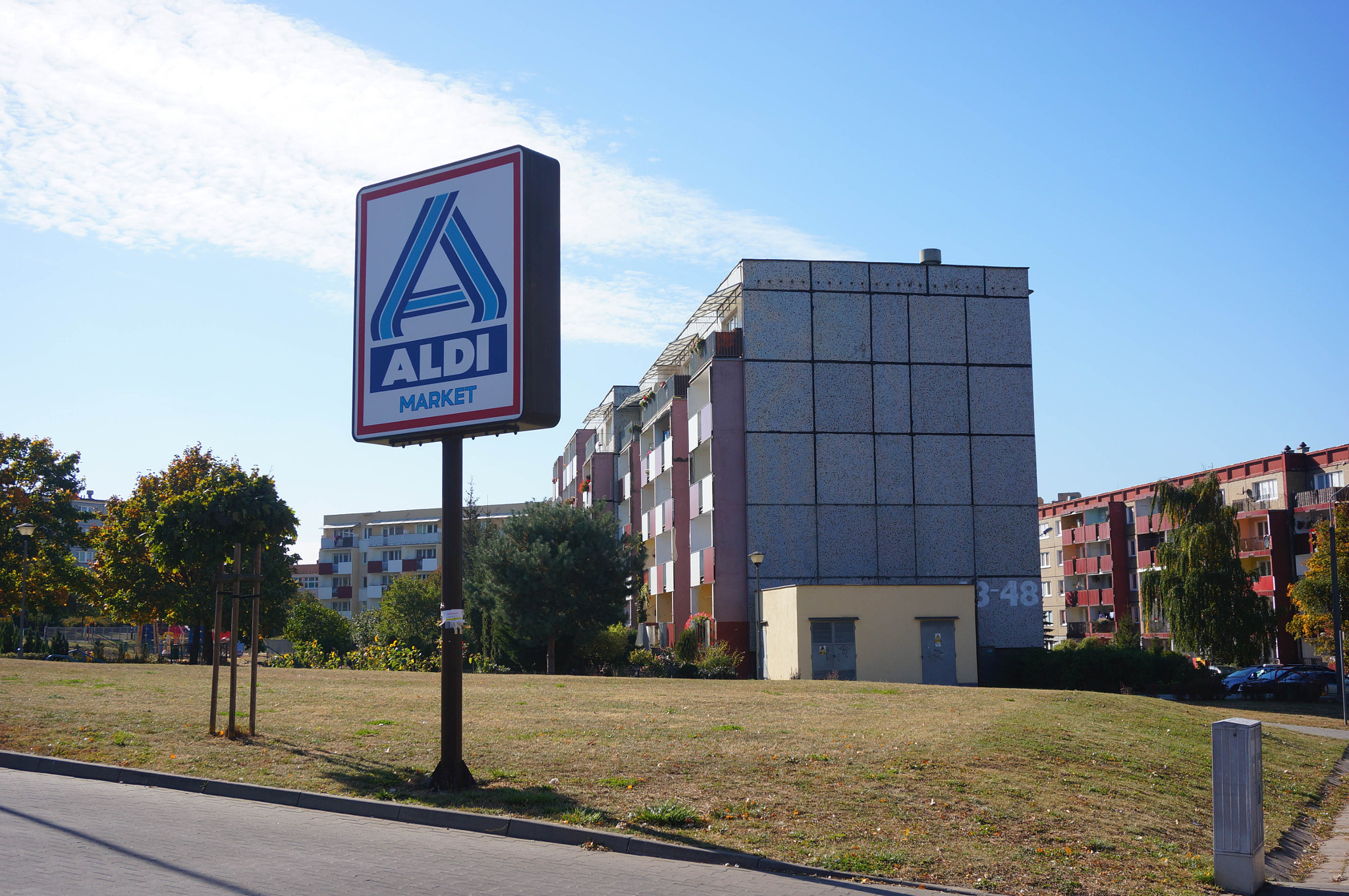 Sony E 16-50mm F3.5-5.6 PZ OSS sample photo. Aldi sign photography