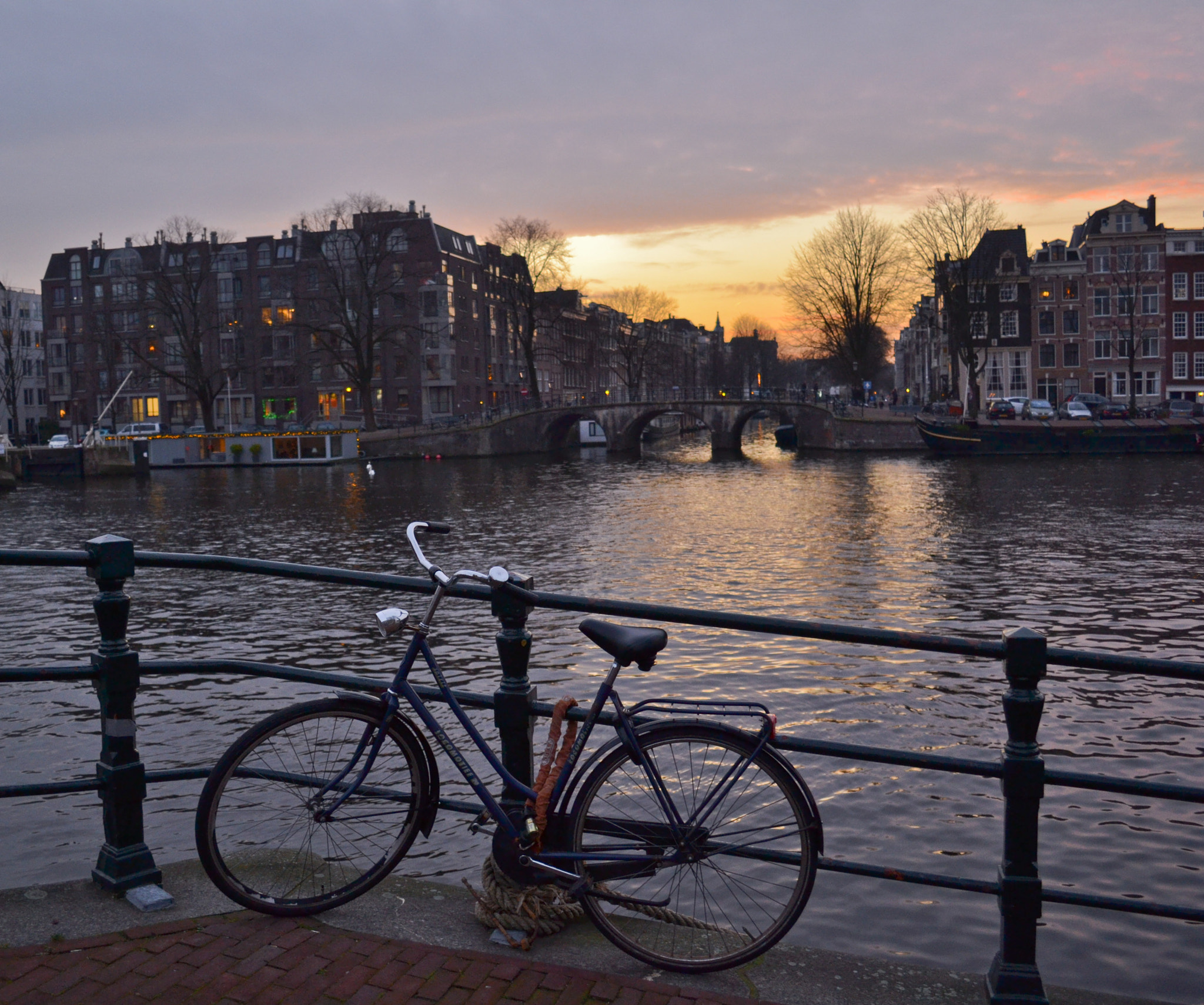 Nikon D3100 + Nikon AF-S Nikkor 600mm F4D ED-IF II sample photo. Sunset over the canal, amsterdam, december 2015 photography