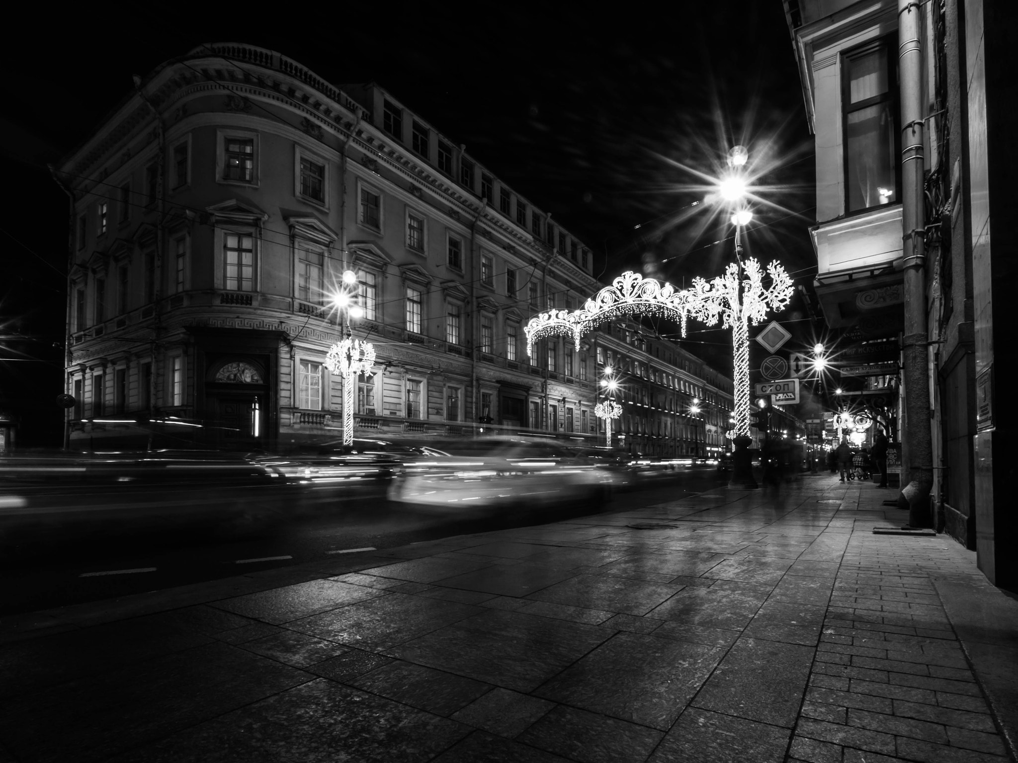 Panasonic Lumix DMC-GH4 + Olympus M.Zuiko Digital ED 7-14mm F2.8 PRO sample photo. The beginning of nevsky prospect photography
