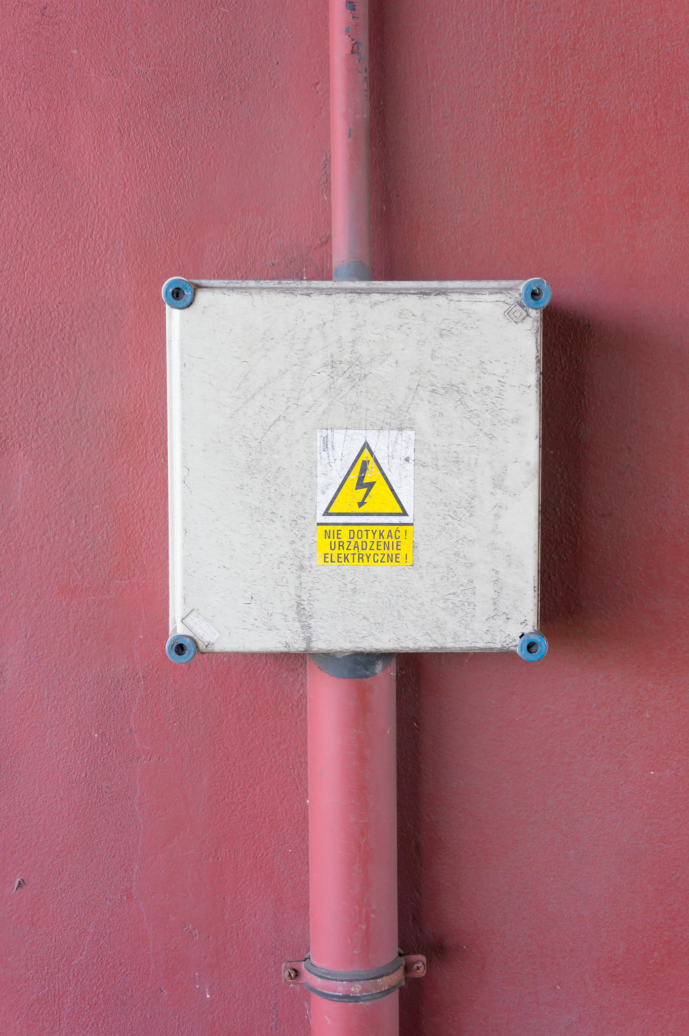 Sony E 16-50mm F3.5-5.6 PZ OSS sample photo. Electricity box photography