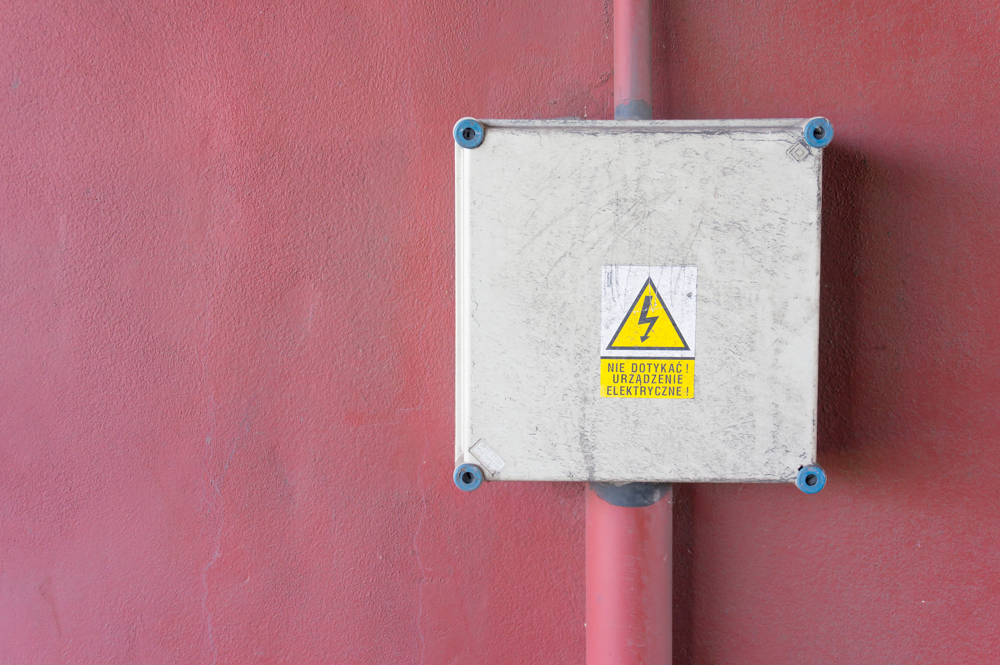 Sony E 16-50mm F3.5-5.6 PZ OSS sample photo. Electricity box photography