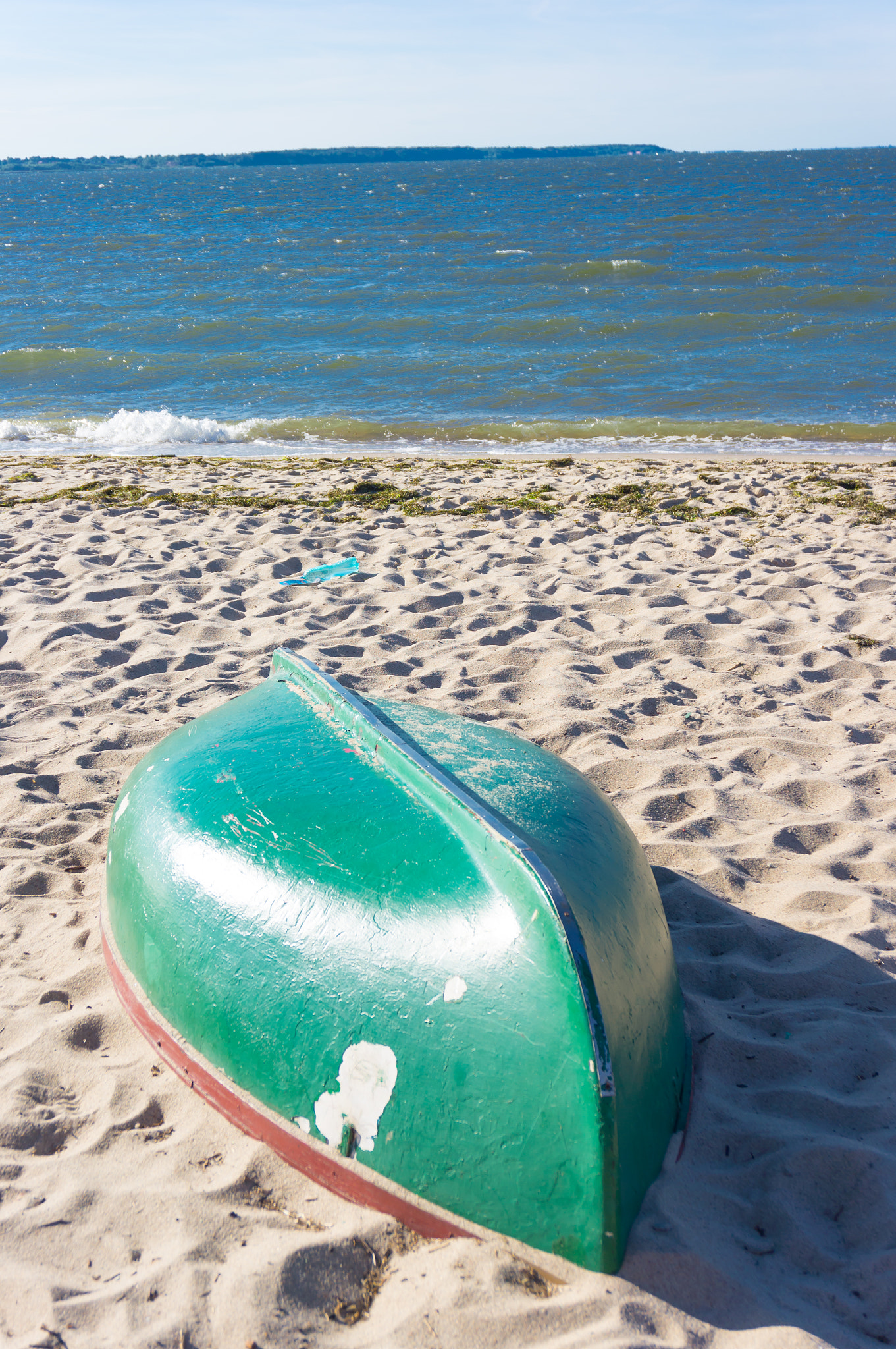 Sony E 16-50mm F3.5-5.6 PZ OSS sample photo. Boat on beach photography