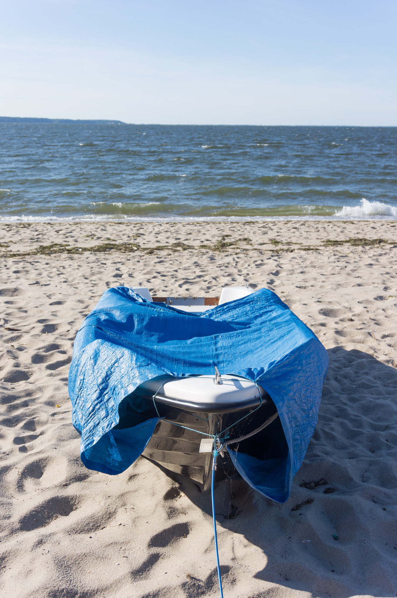 Sony E 16-50mm F3.5-5.6 PZ OSS sample photo. Boat on beach photography