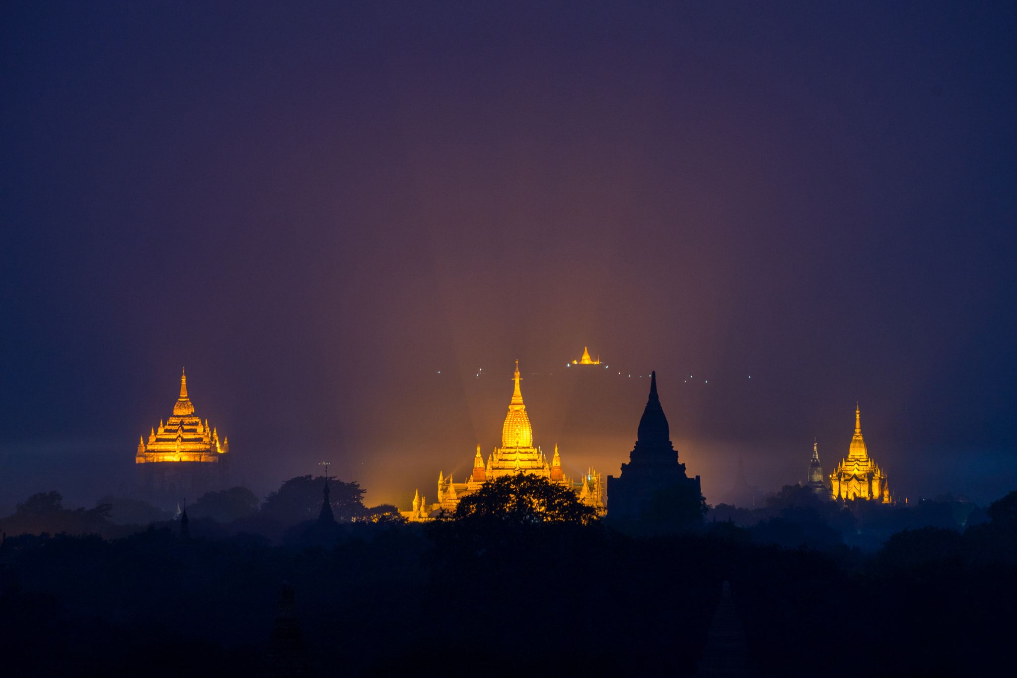 Tamron SP 70-300mm F4-5.6 Di USD sample photo. Night at old bagan area photography