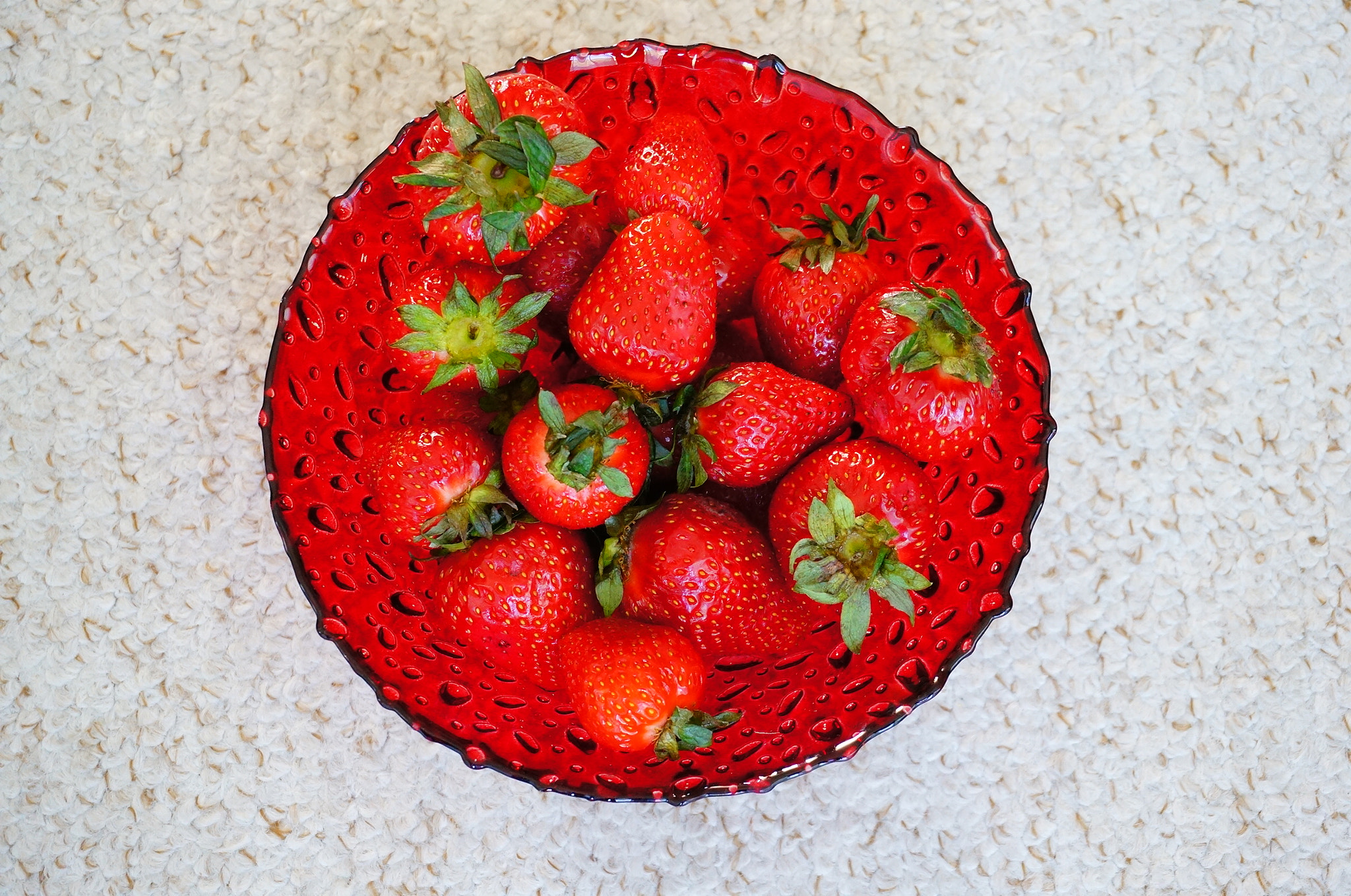 Sony E 16-50mm F3.5-5.6 PZ OSS sample photo. Fresh strawberries photography