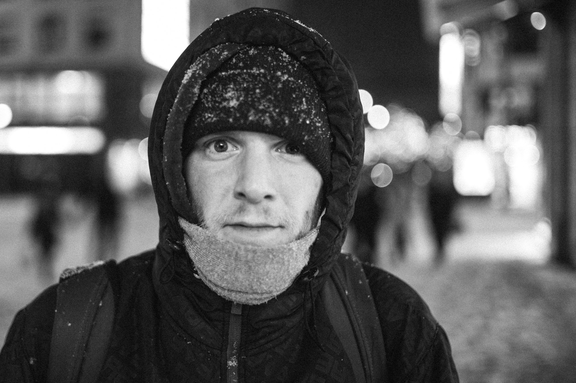 Leica Summilux-M 35mm F1.4 ASPH sample photo. Citypeople black & white photography