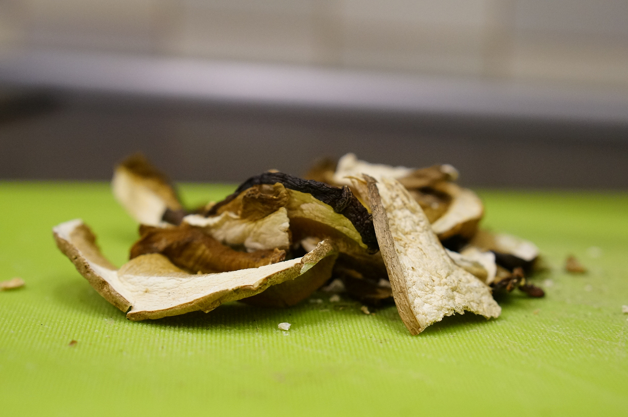 Sony Alpha NEX-6 + Sony E 50mm F1.8 OSS sample photo. Mushroom pieces photography