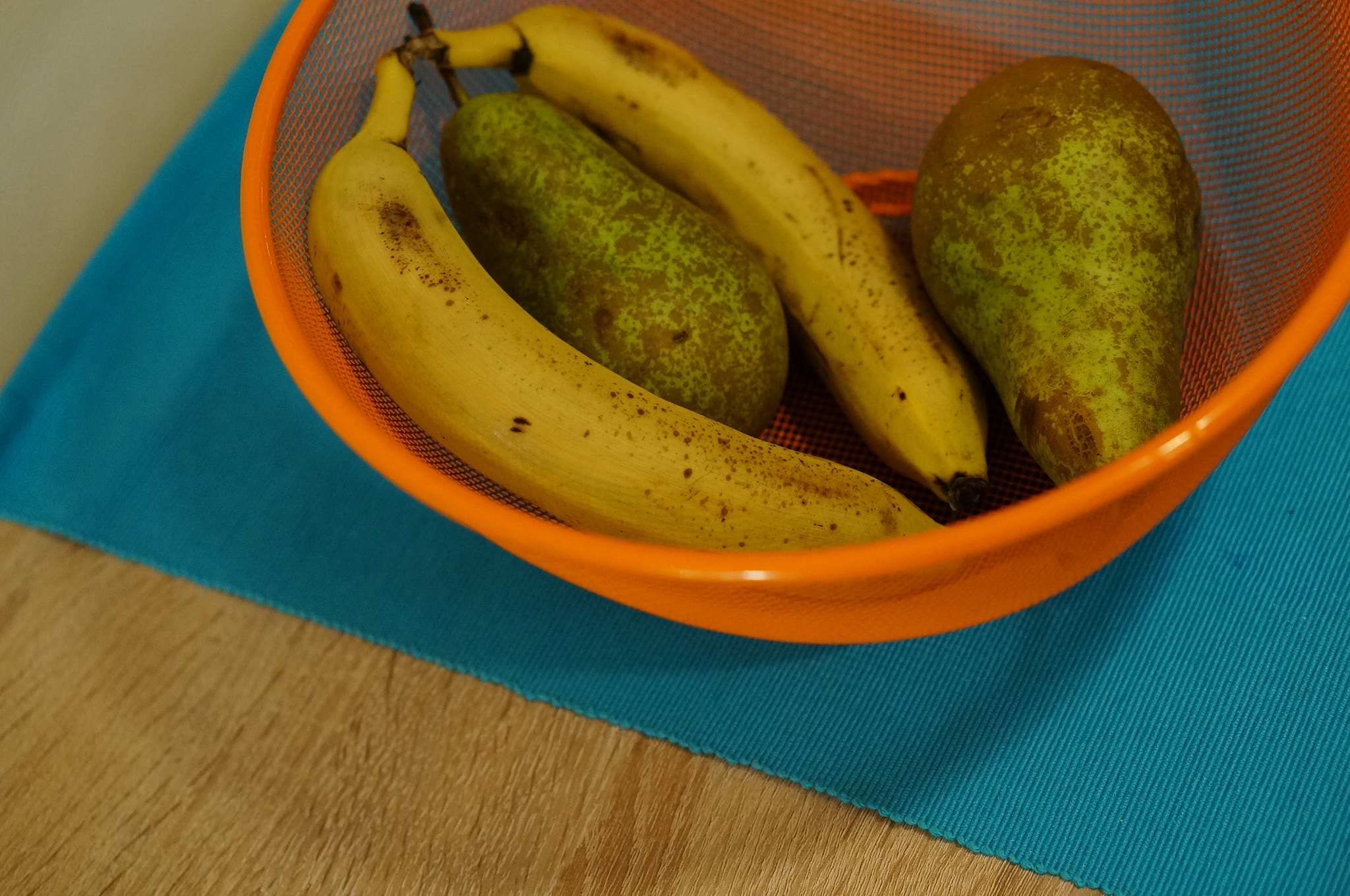 Sony Alpha NEX-6 + Sony E 50mm F1.8 OSS sample photo. Bananas and pears photography